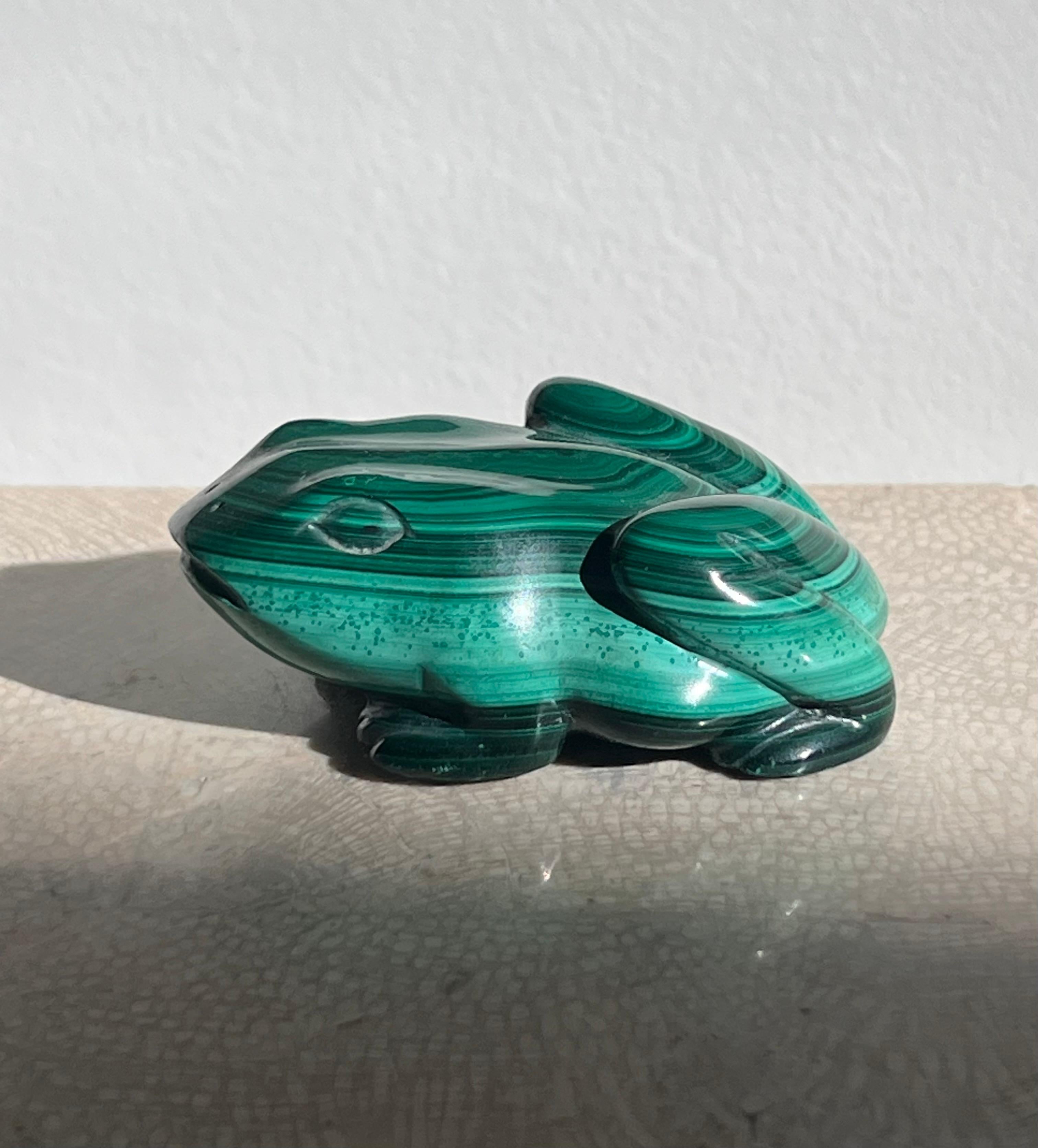 Intagliato a mano Scultura di rana in malachite intagliata a mano, XX secolo