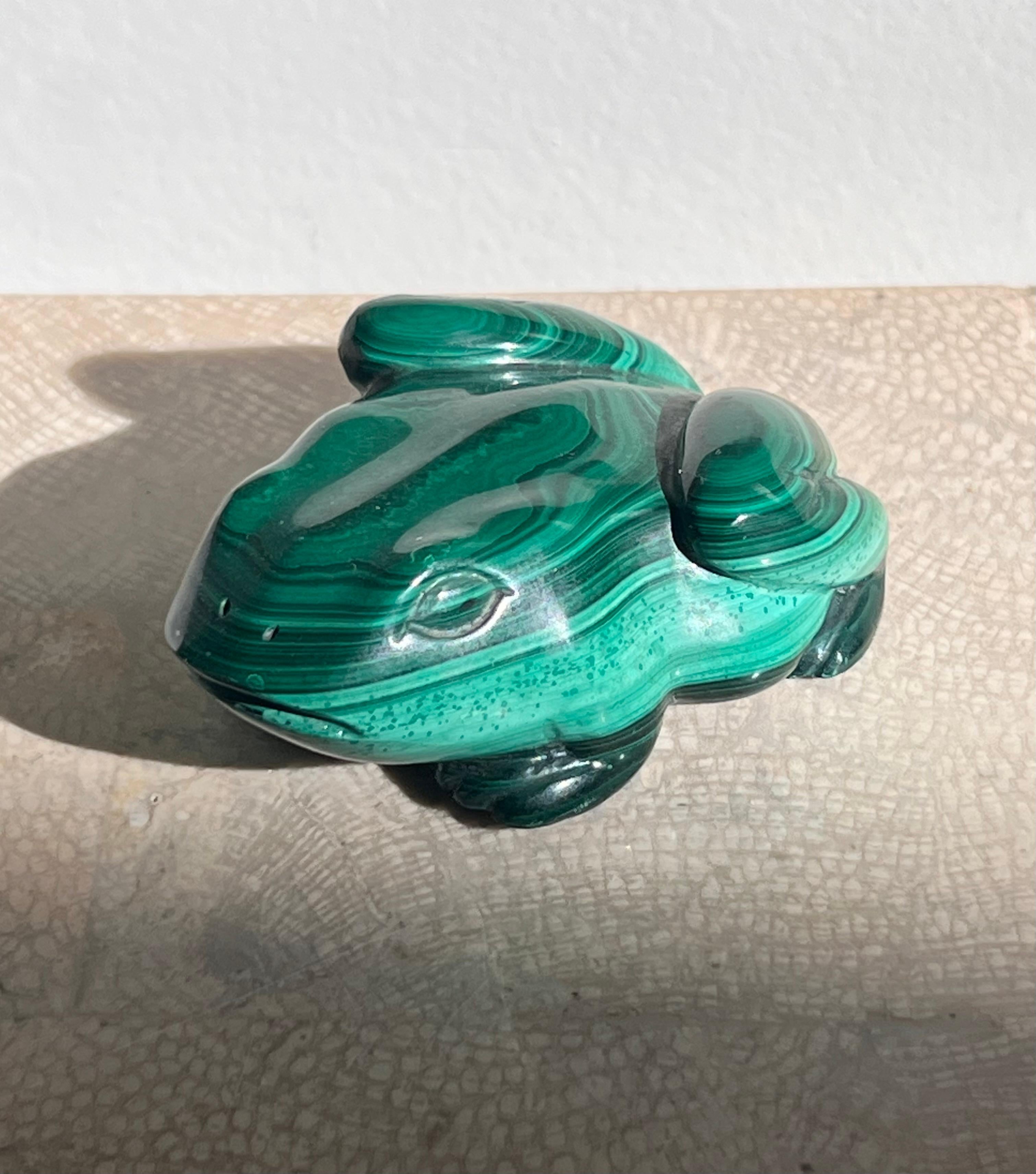 Malachite Scultura di rana in malachite intagliata a mano, XX secolo