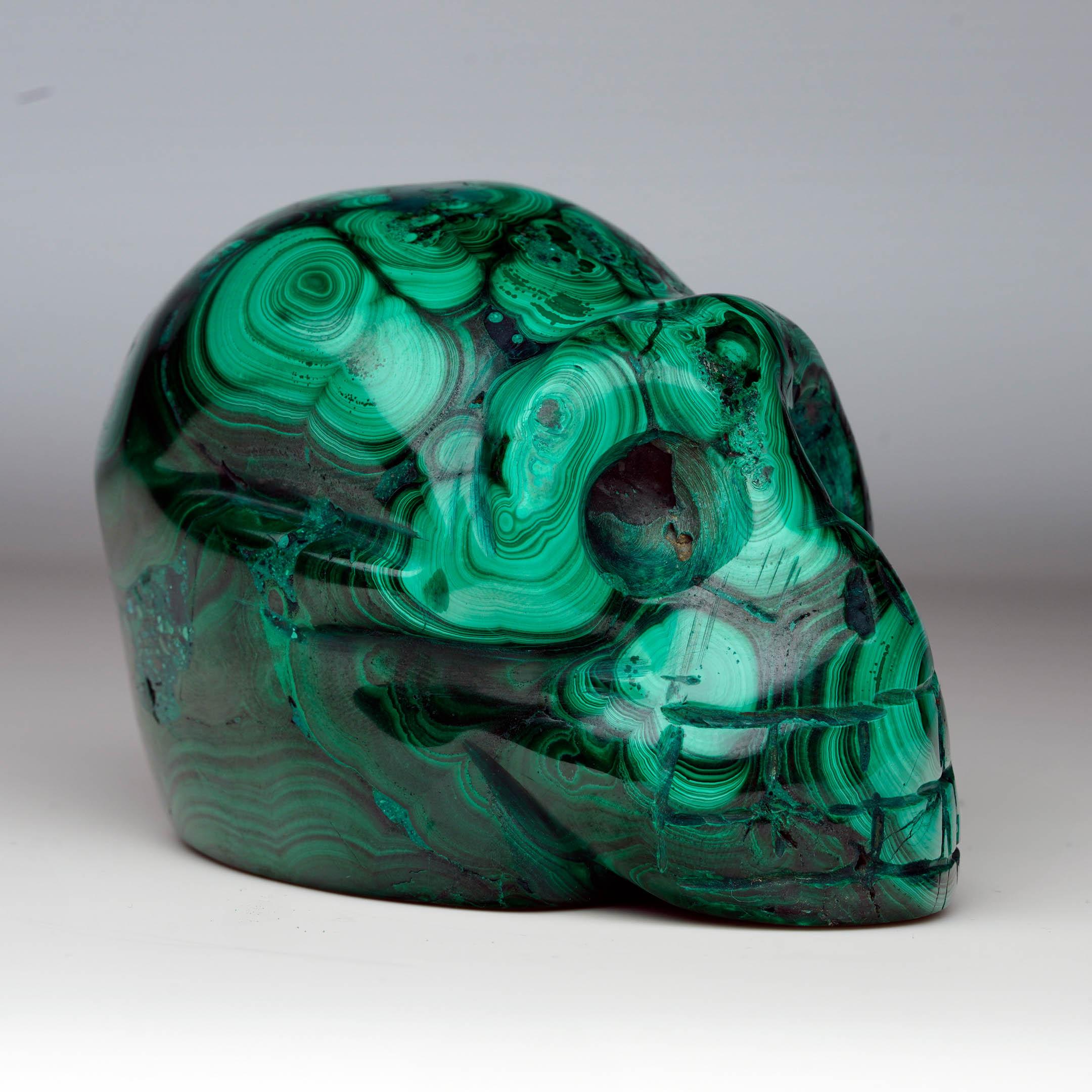 Calavera de malaquita tallada a mano en Nuevo estado para la venta en New York, NY