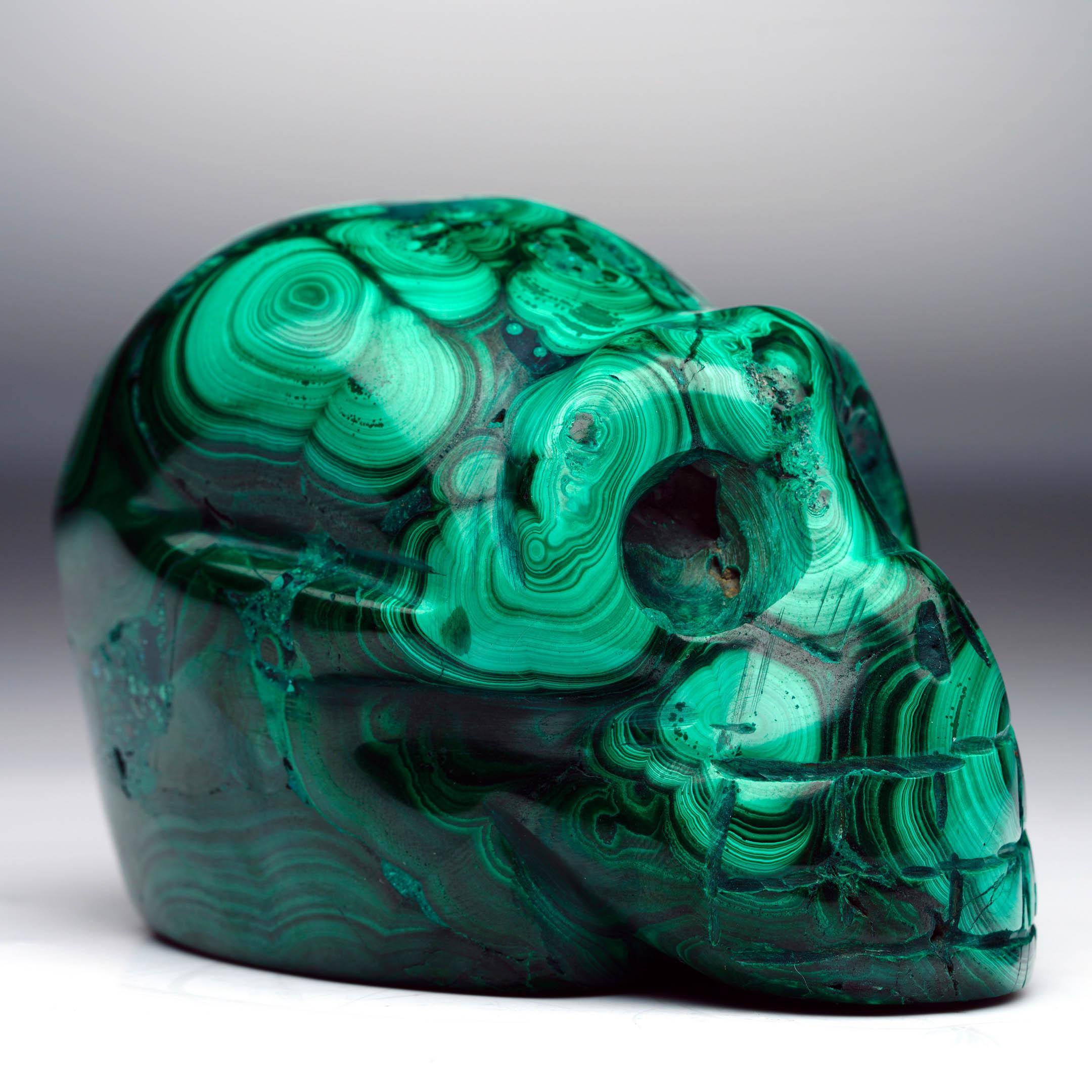 Teschio di malachite intagliato a mano In condizioni Nuovo in vendita a New York, NY
