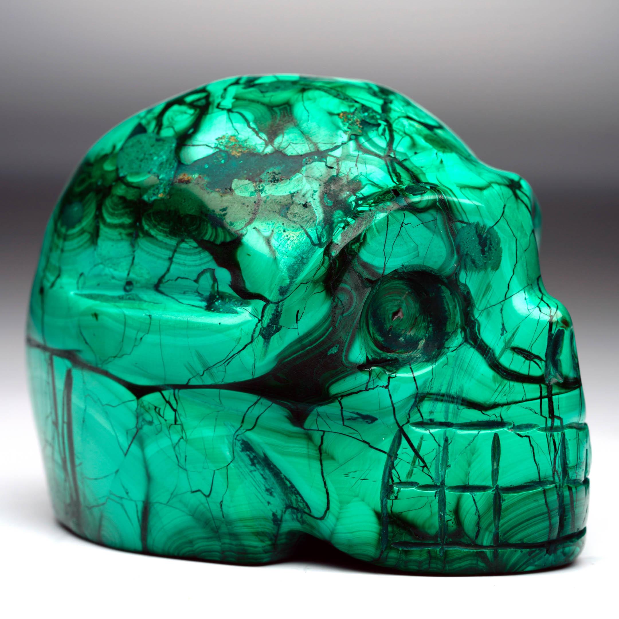 Teschio di malachite intagliato a mano In condizioni Nuovo in vendita a New York, NY