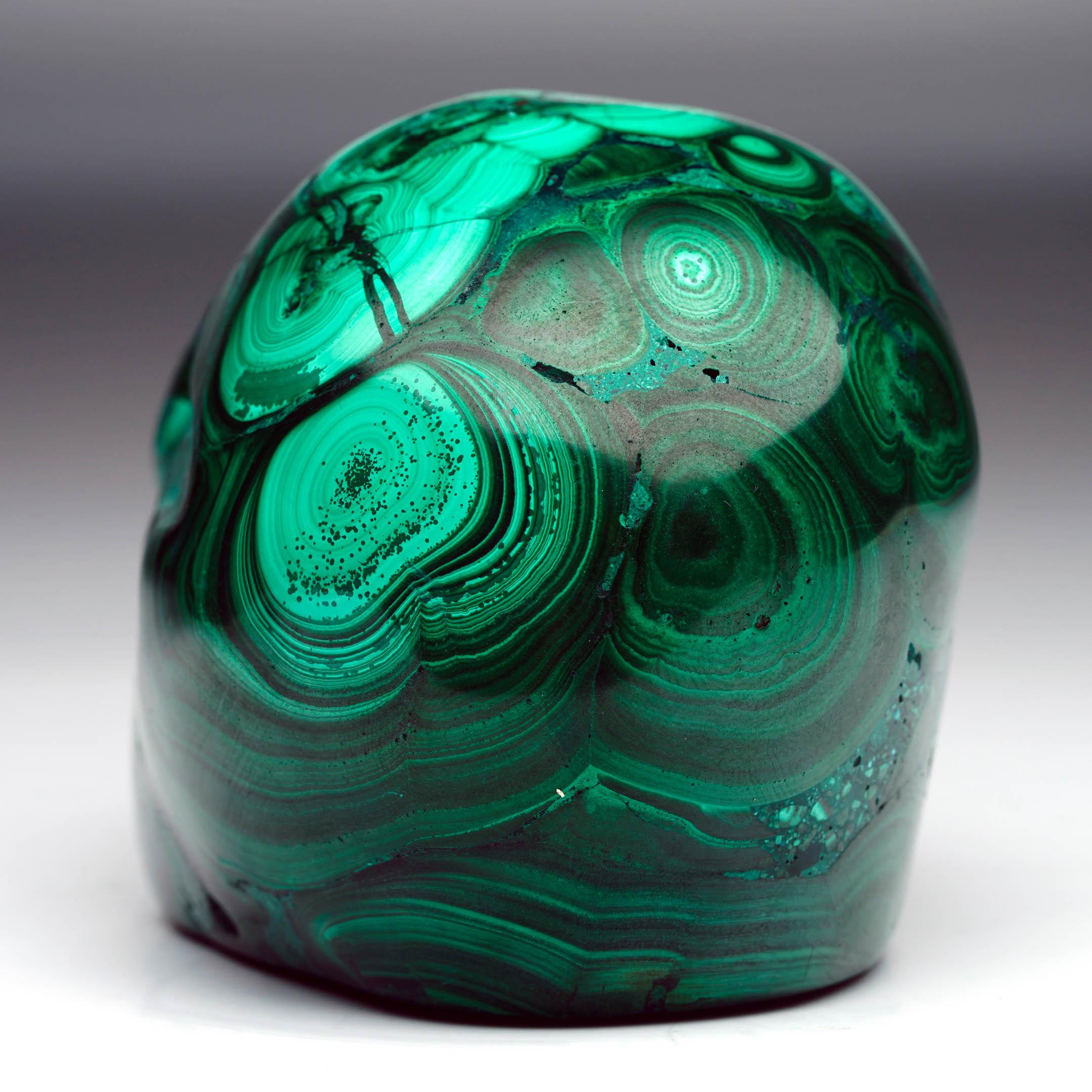 XXI secolo e contemporaneo Teschio di malachite intagliato a mano in vendita