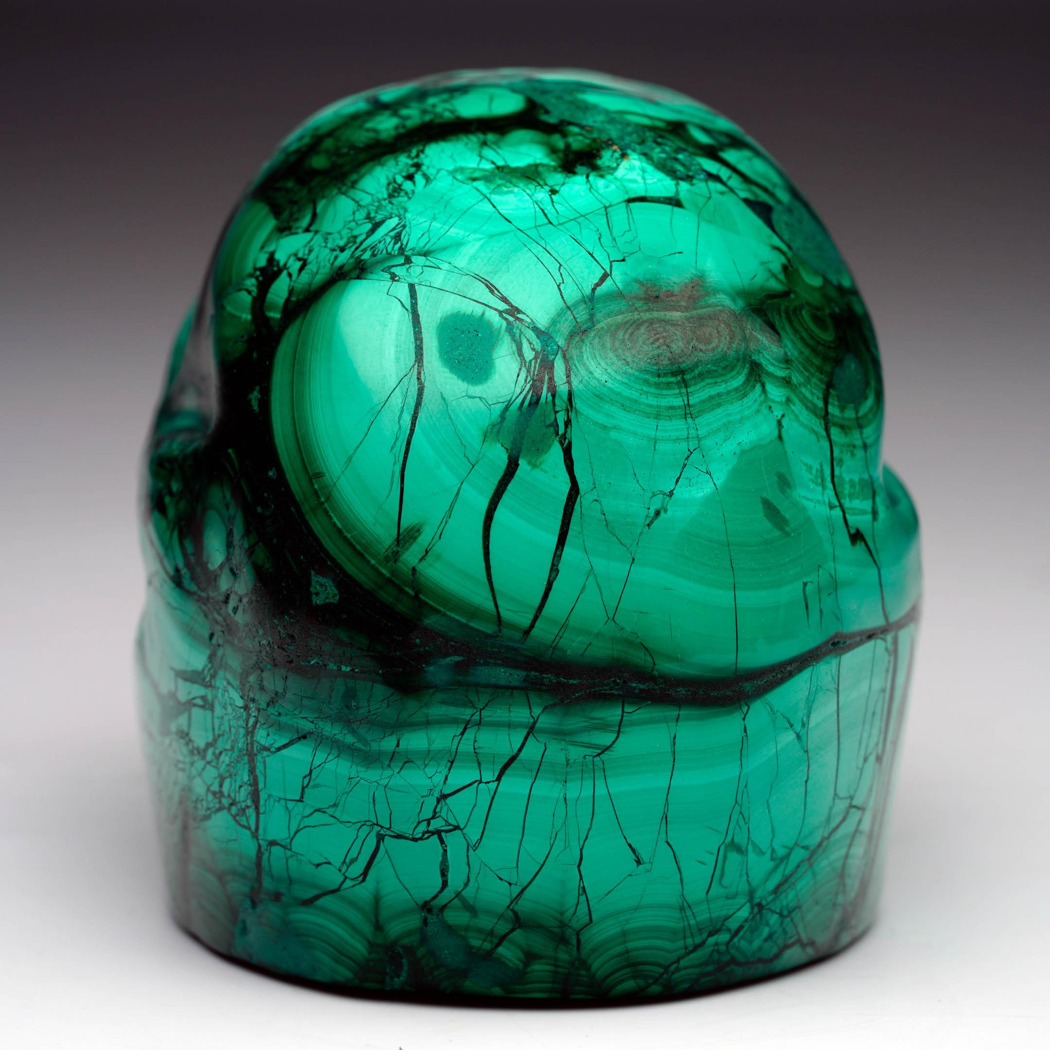 XXI secolo e contemporaneo Teschio di malachite intagliato a mano in vendita