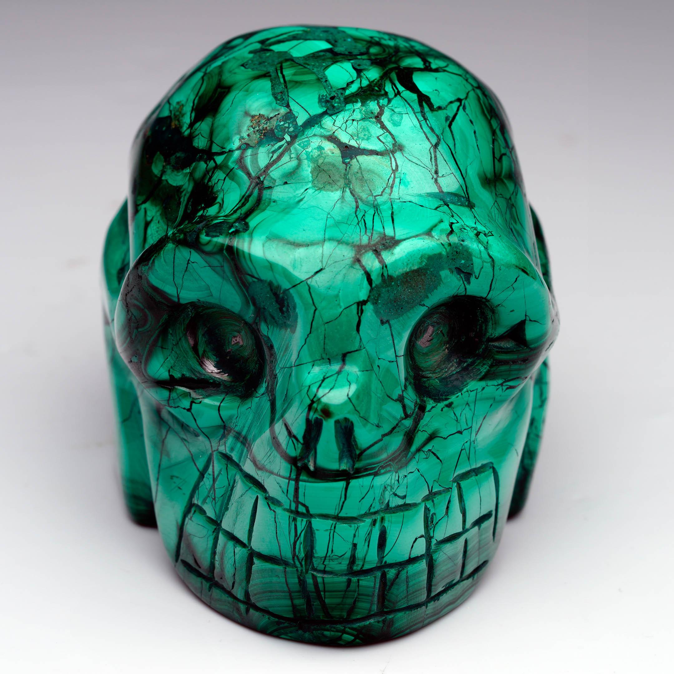 Malachite Teschio di malachite intagliato a mano in vendita