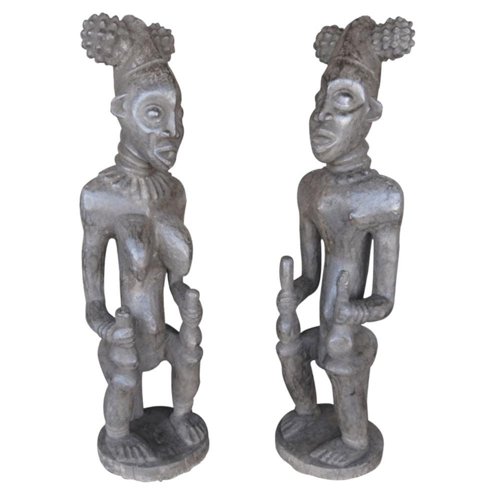 Estatuas africanas masculinas y femeninas talladas a mano procedentes de Camerún