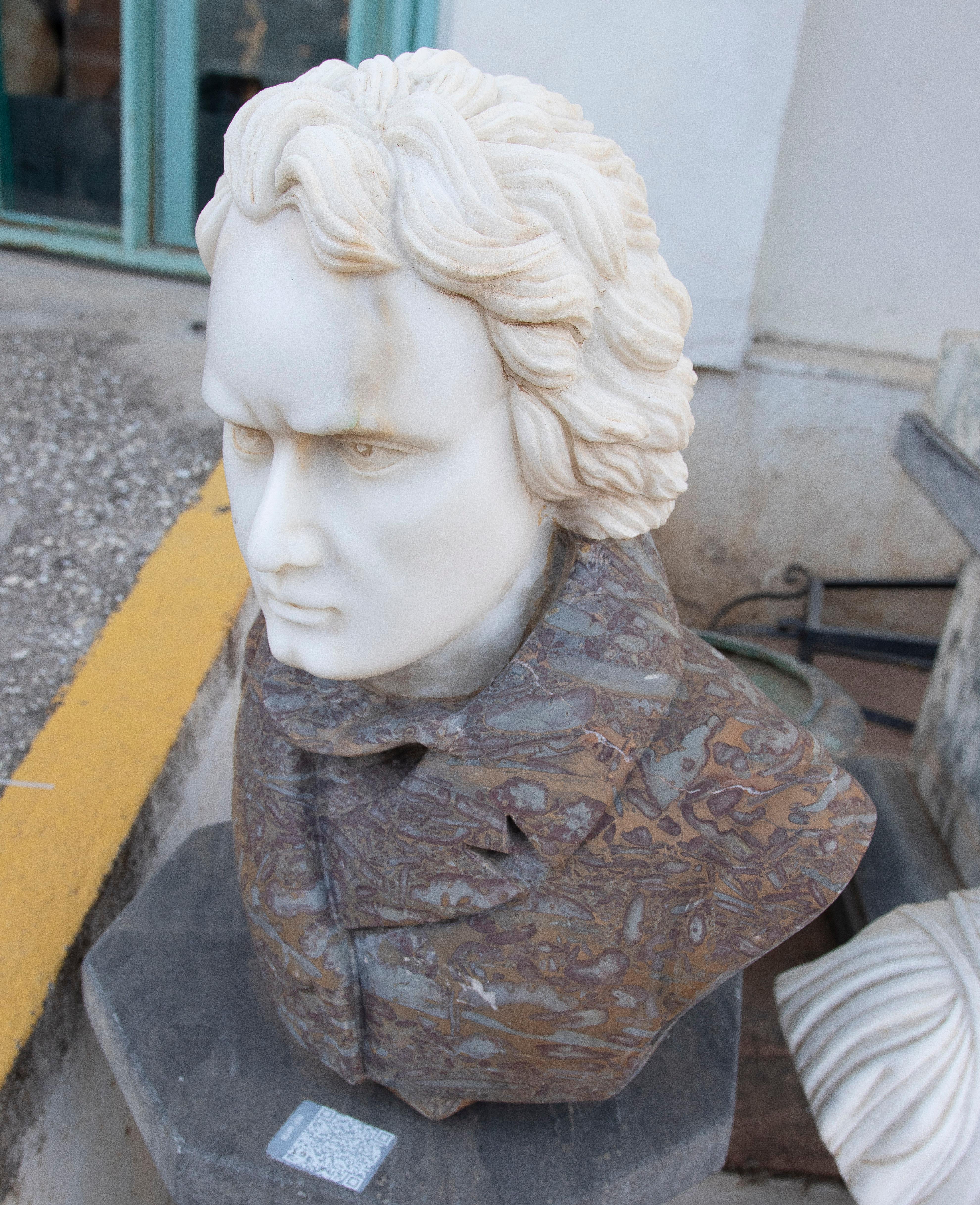 Handgeschnitzte Marmorbüste von Beethoven aus Marmor mit zwei Marmorarten im Zustand „Gut“ im Angebot in Marbella, ES