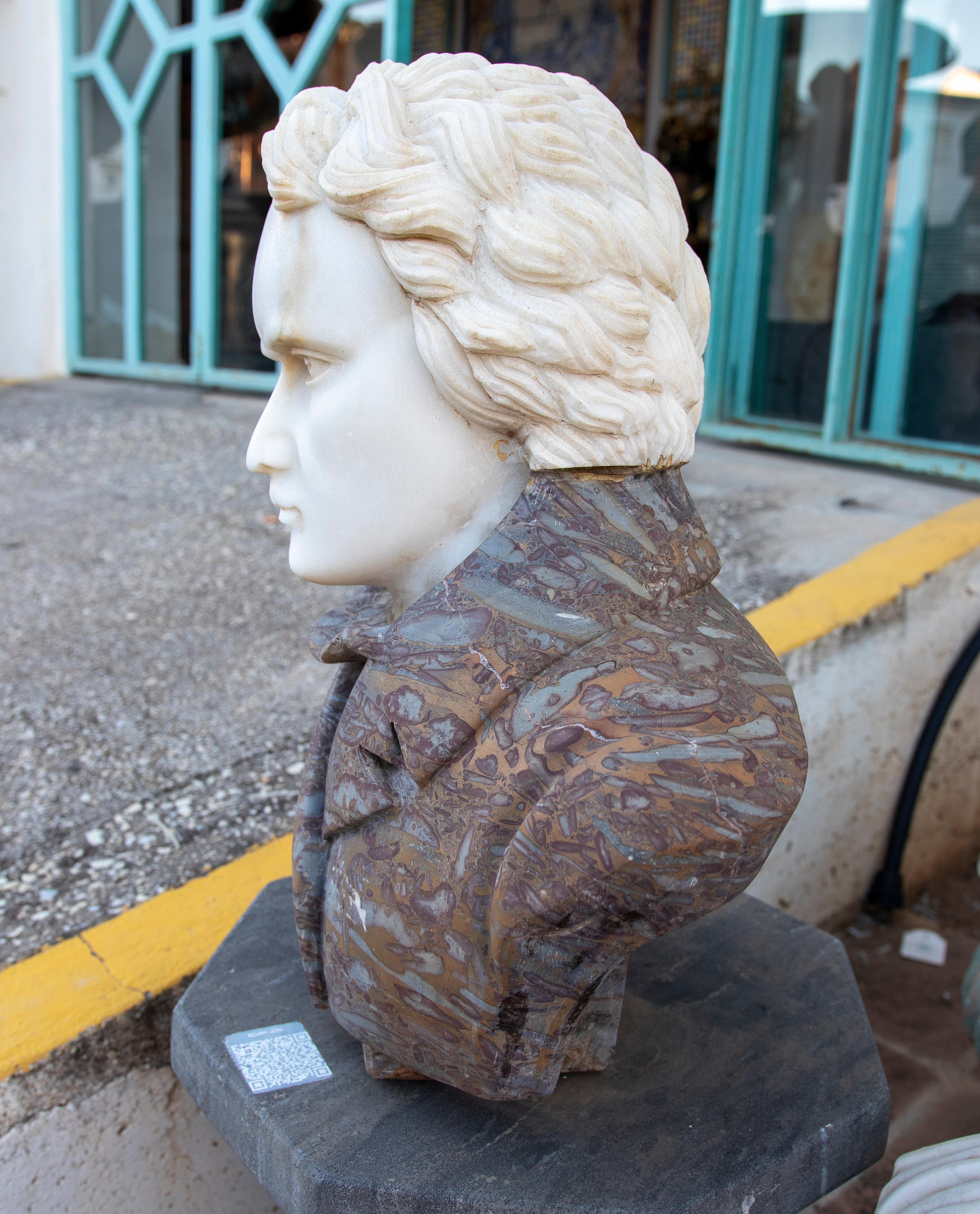 Hand Carved Marble Bust of Beethoven Using Two Types of Marble In Good Condition For Sale In Marbella, ES