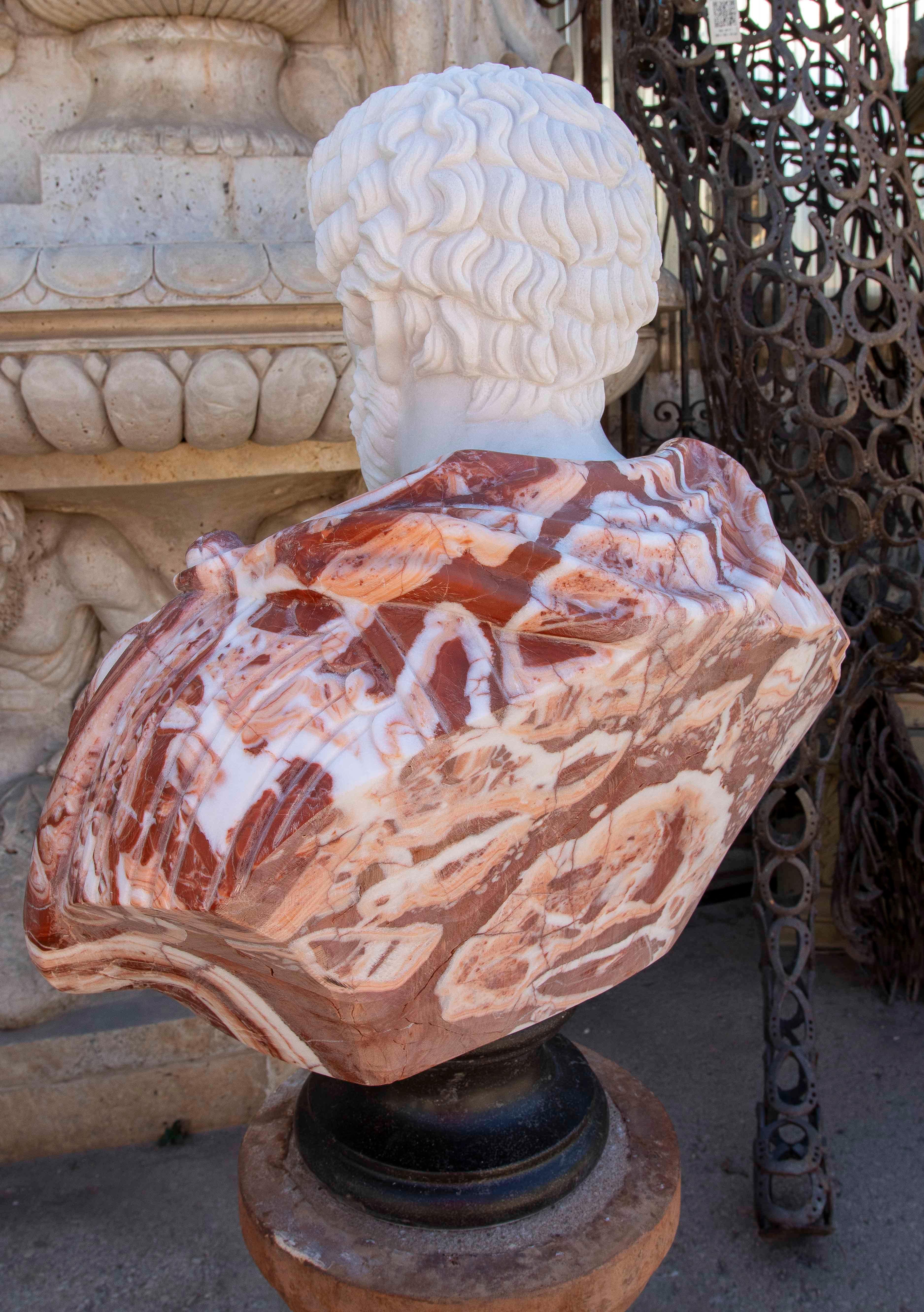 Busto de mármol tallado a mano de emperador romano con base en venta 4