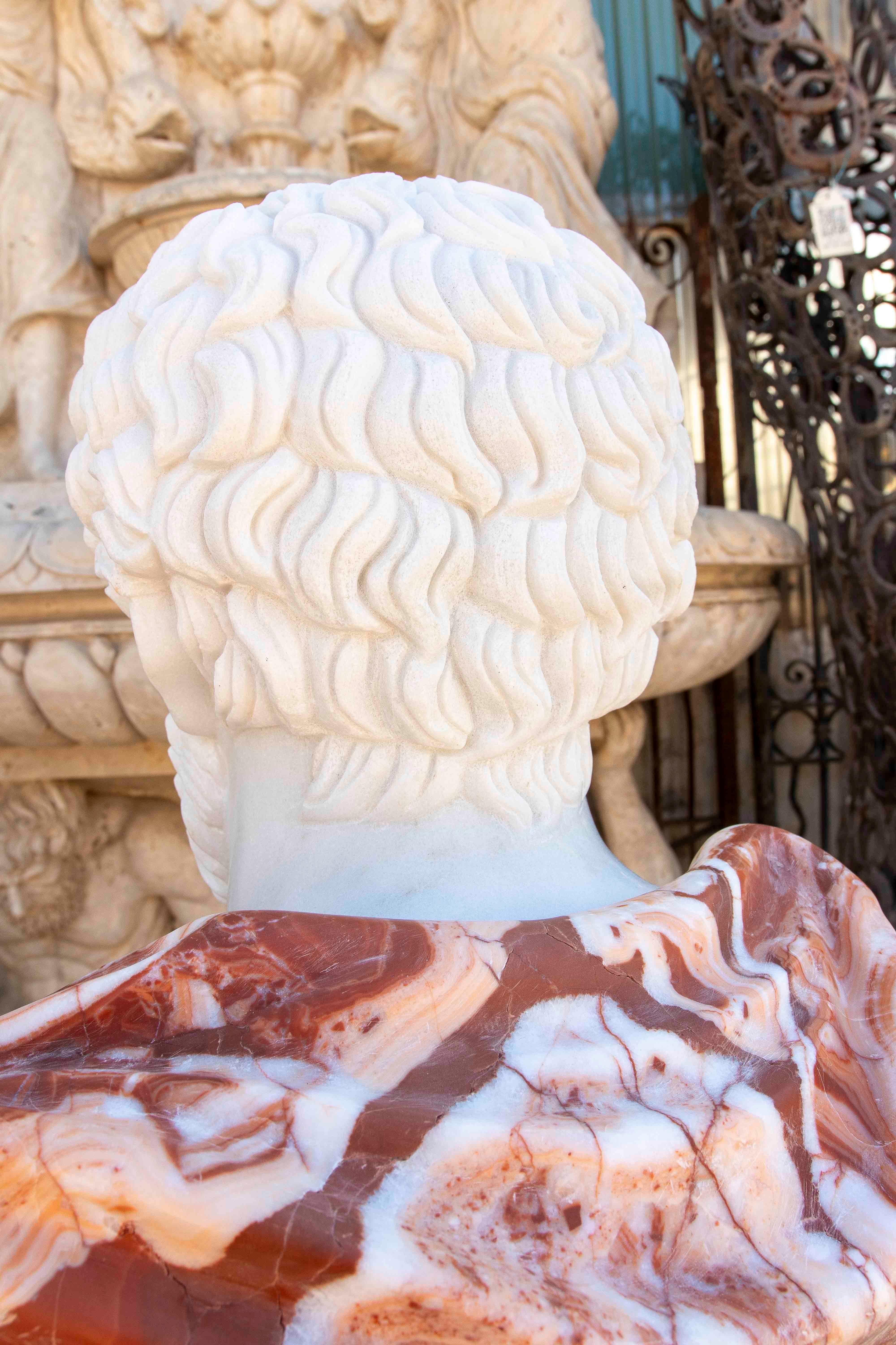 Busto de mármol tallado a mano de emperador romano con base en venta 5