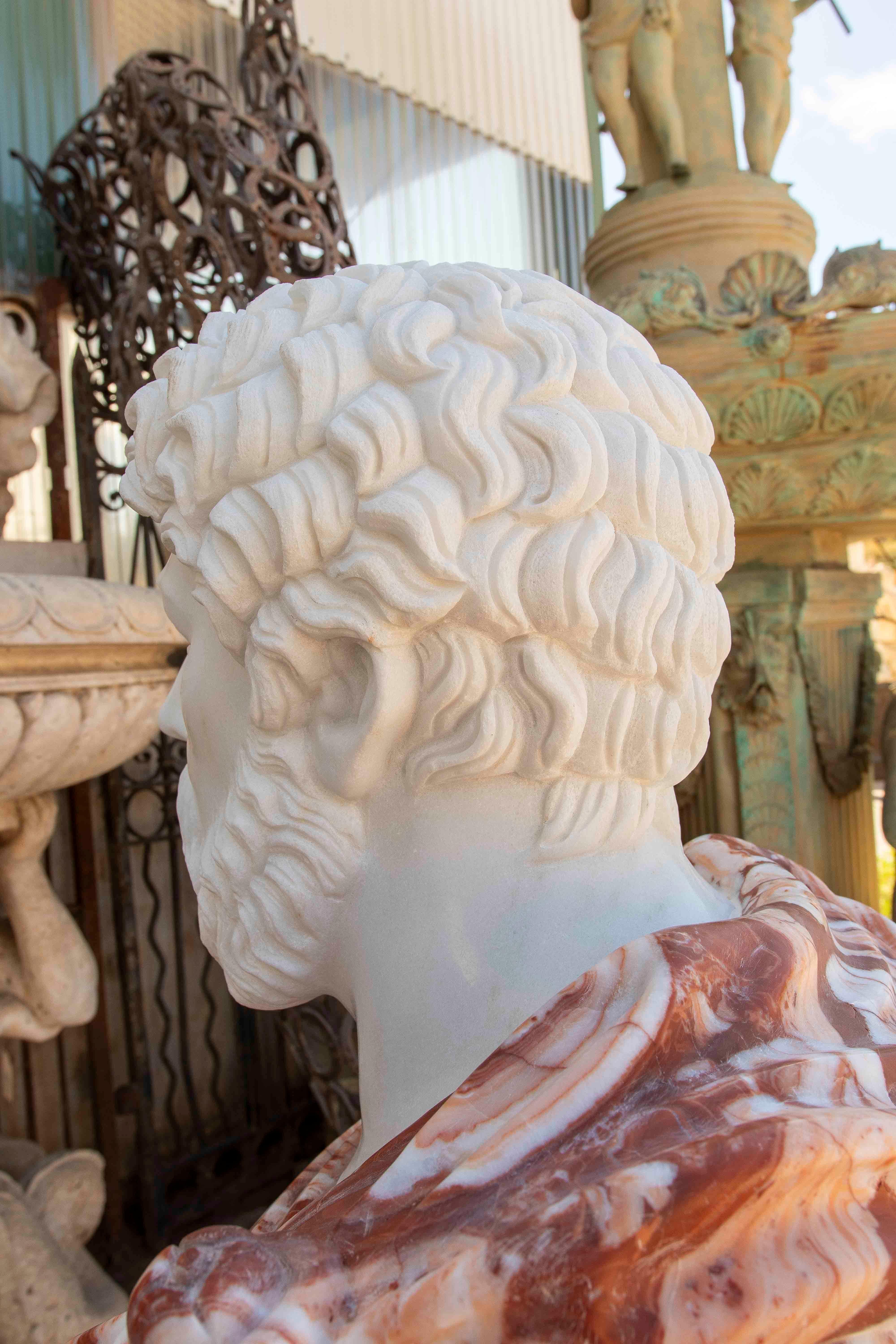 Busto de mármol tallado a mano de emperador romano con base en venta 9