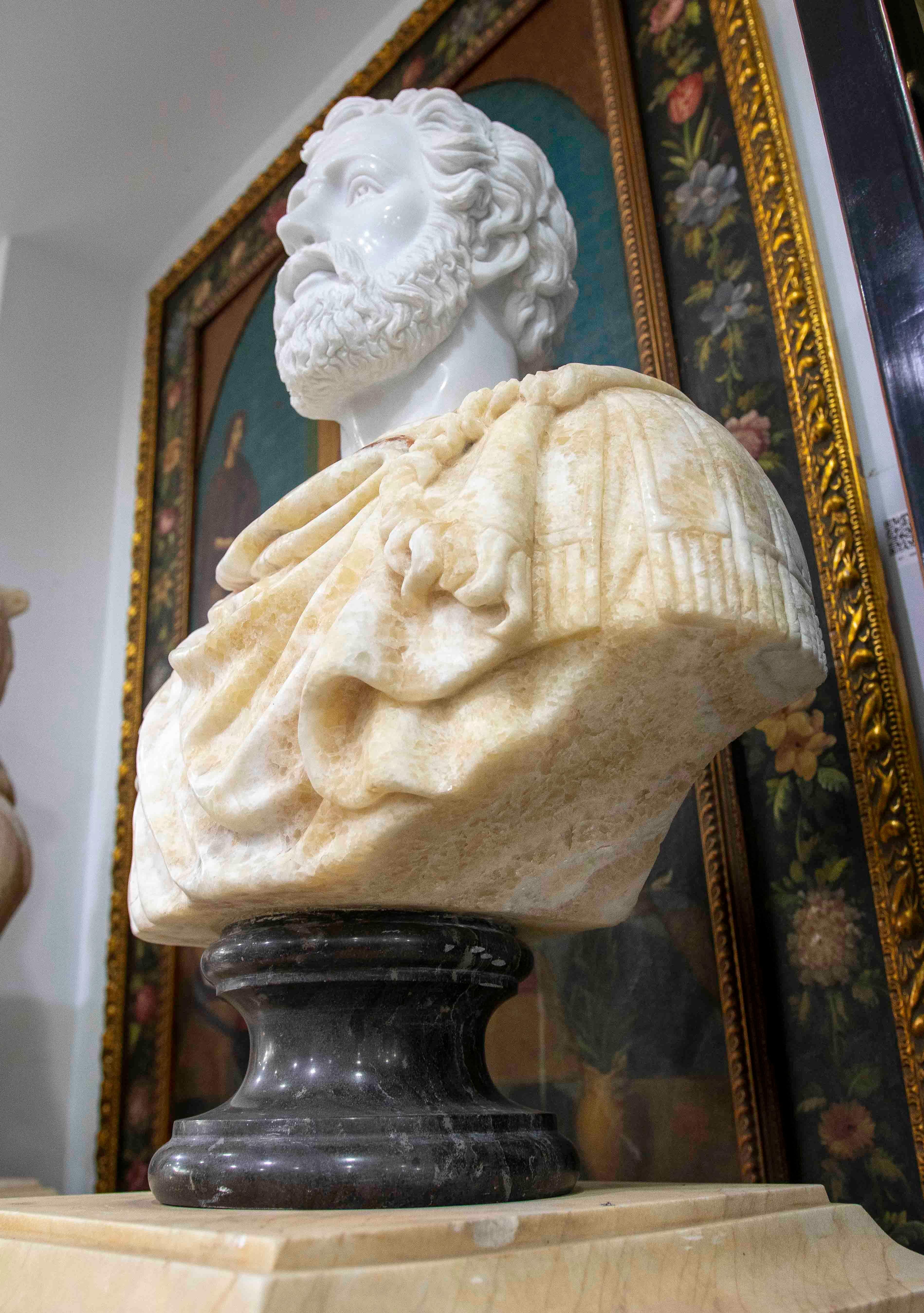 Busto clásico de mármol tallado a mano en estilo romano en venta 4