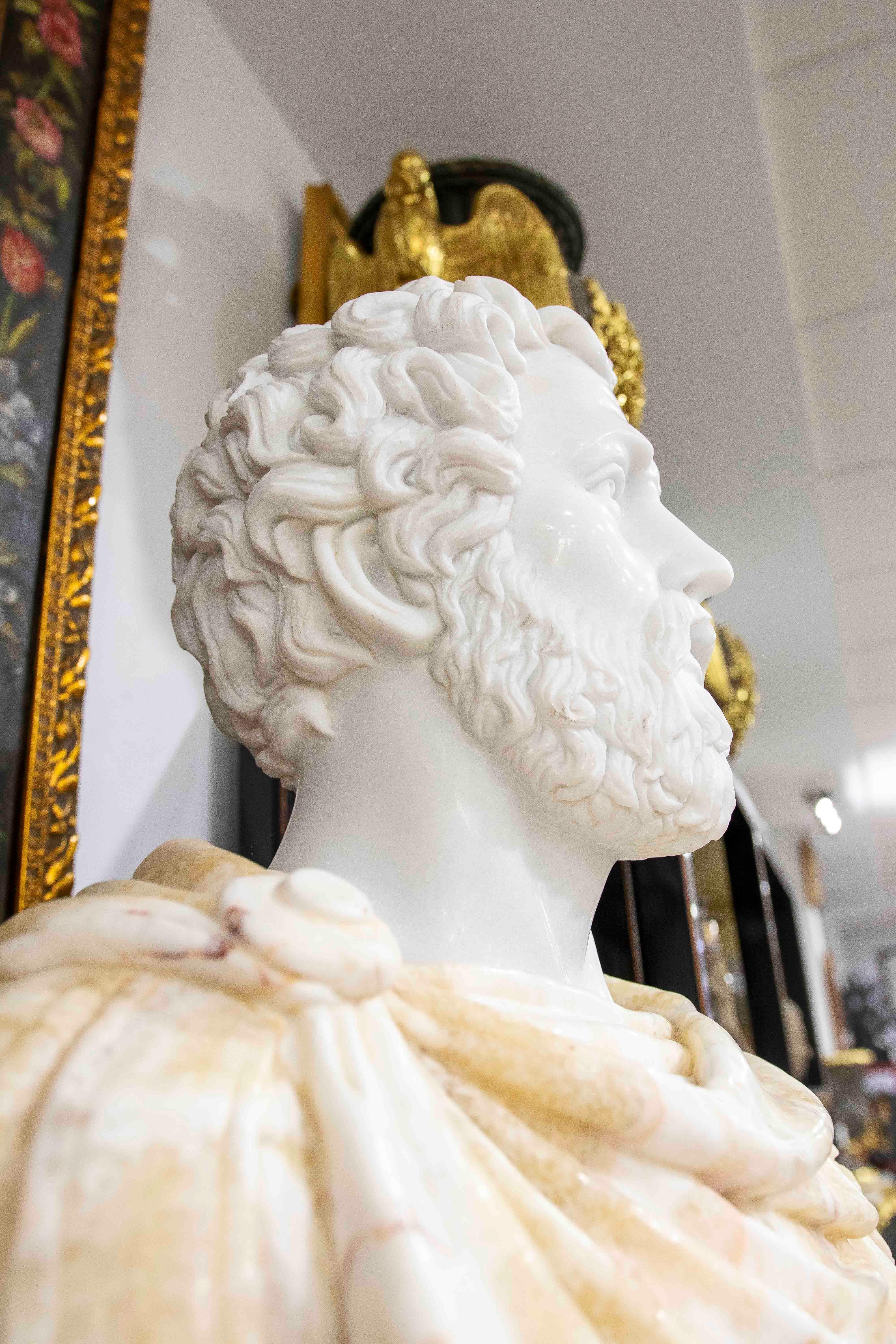 Busto clásico de mármol tallado a mano en estilo romano Tallado a mano en venta