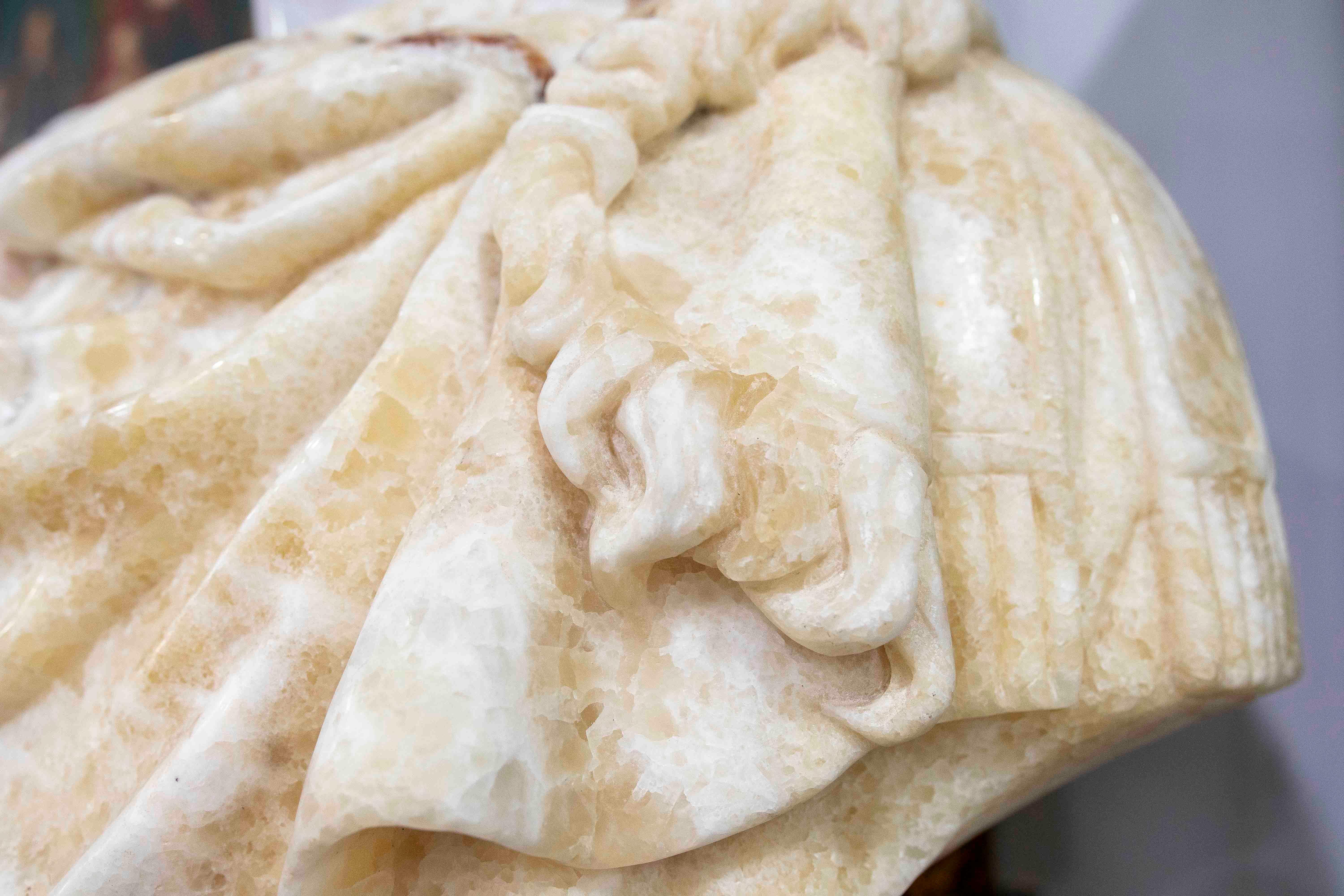 Busto clásico de mármol tallado a mano en estilo romano en venta 2