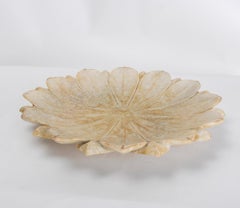 Dekoschale aus handgeschnitztem Marmor mit offener Lotusblumenform, handgeschnitzt