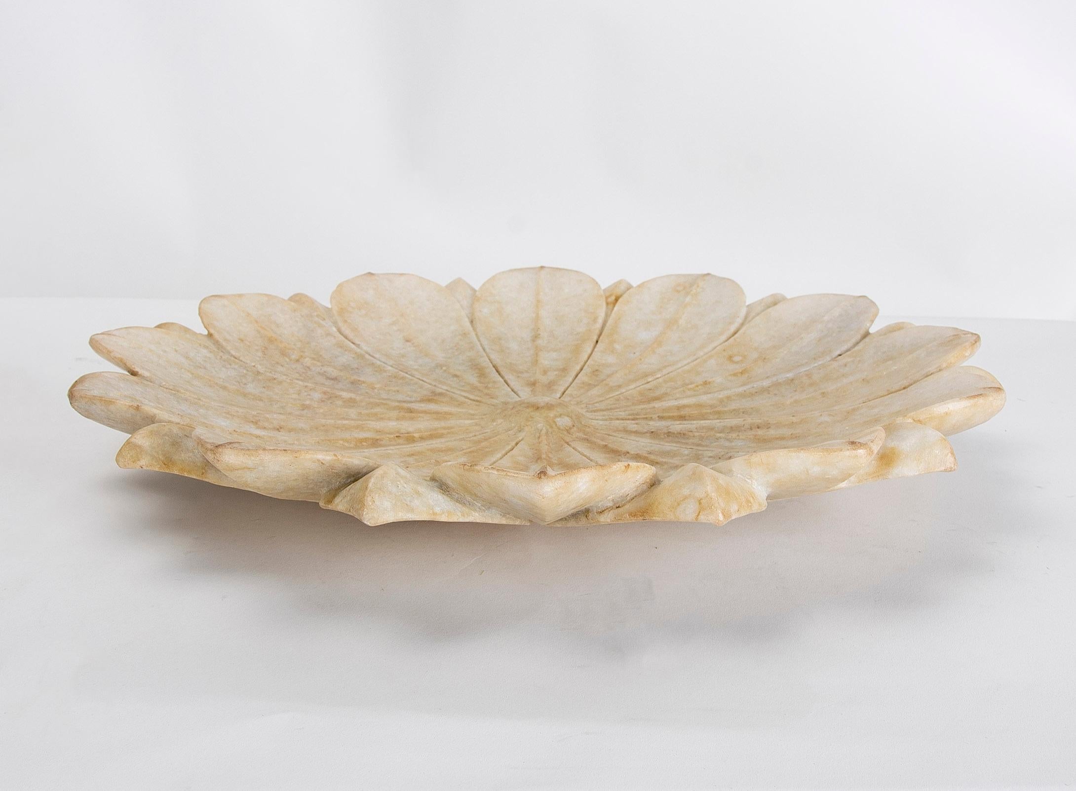 Hand-Carved Marble Decorative Dish with Open Lotus Flower Shape In Good Condition For Sale In Marbella, ES