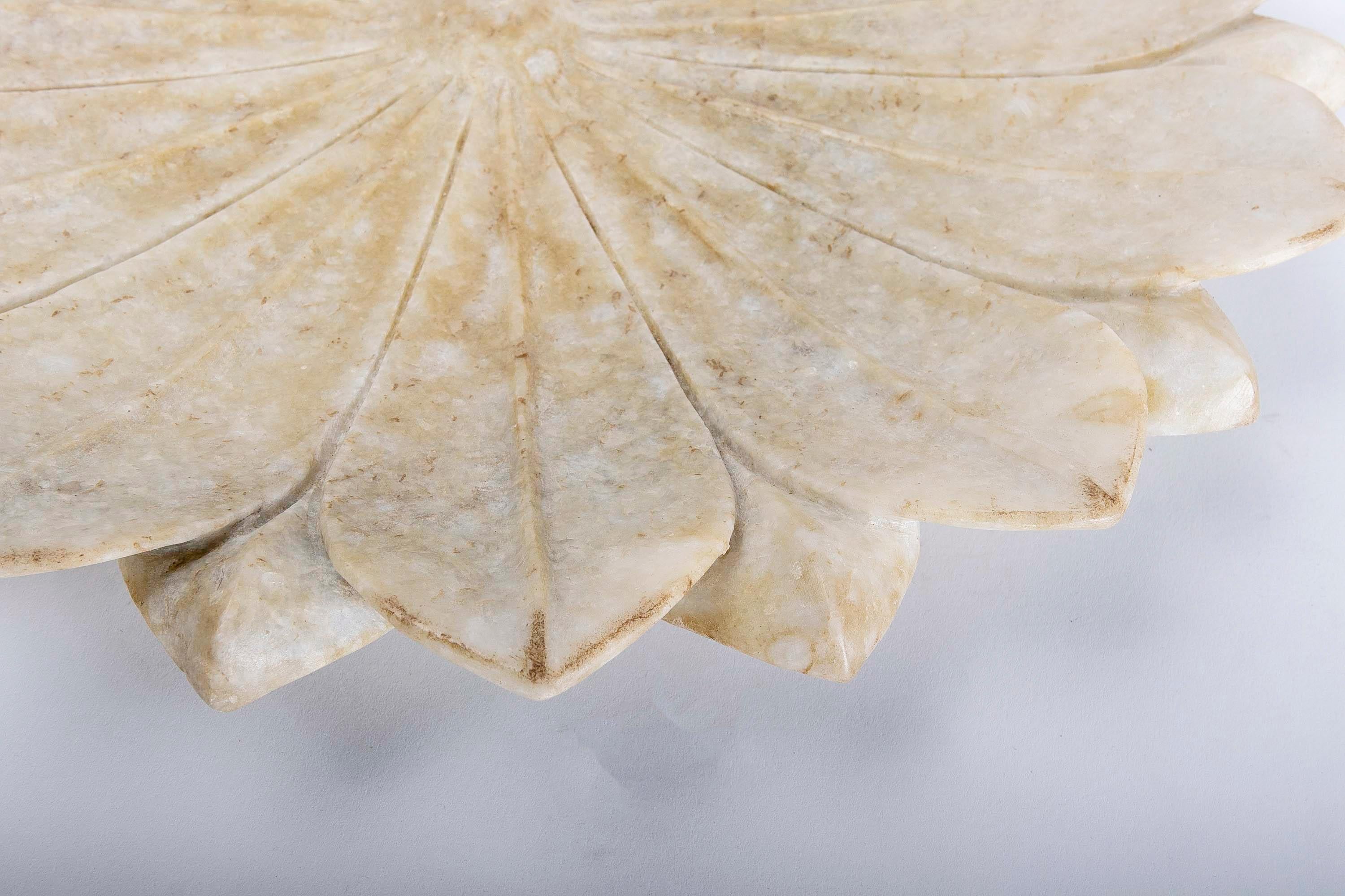 Dekoschale aus handgeschnitztem Marmor mit offener Lotusblumenform, handgeschnitzt im Angebot 5