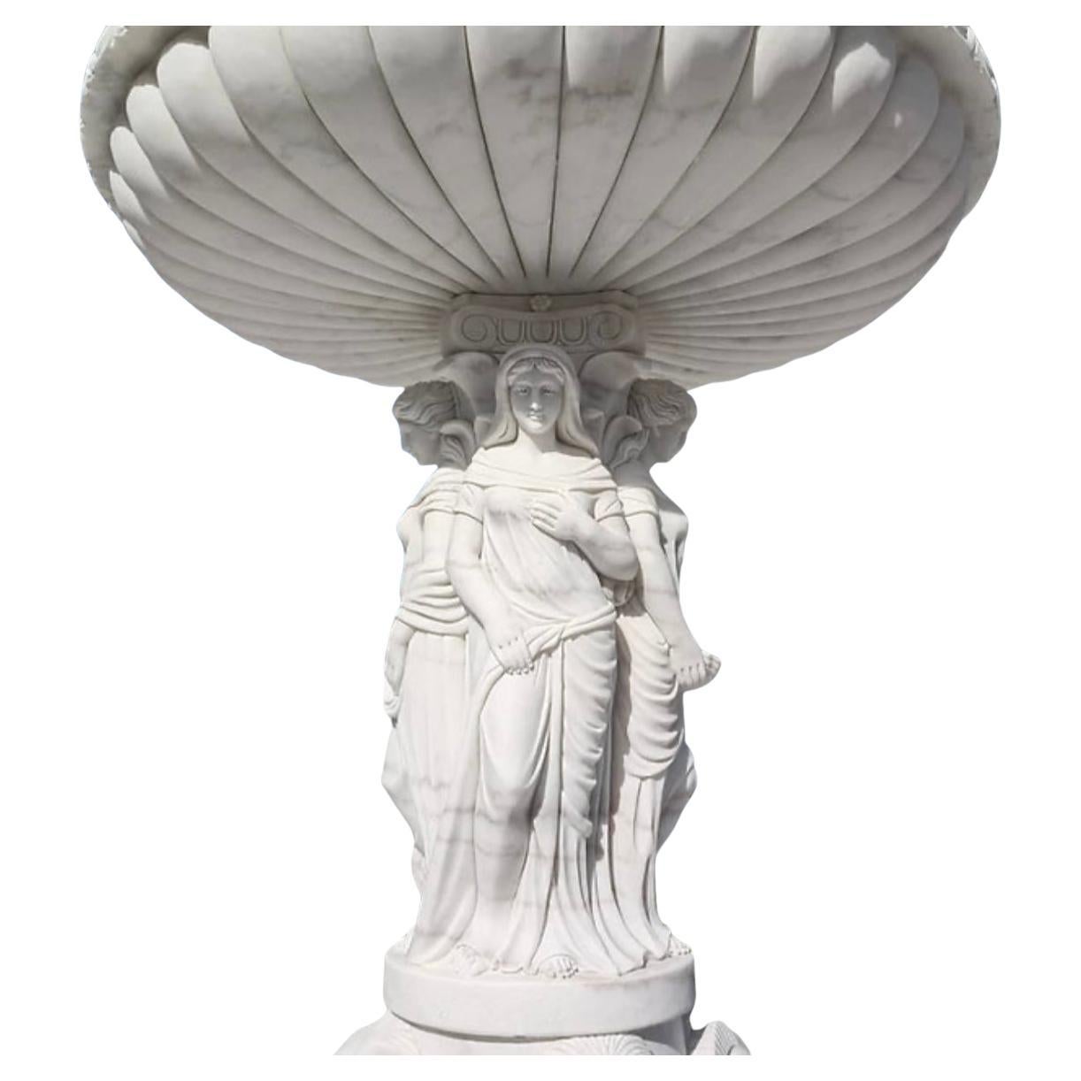 La fontaine figurative en marbre sculptée à la main est une fontaine luxueuse et artistiquement conçue pour rehausser la beauté des grandes propriétés ou des jardins. La fontaine est généralement composée de figures en marbre sculptées de manière