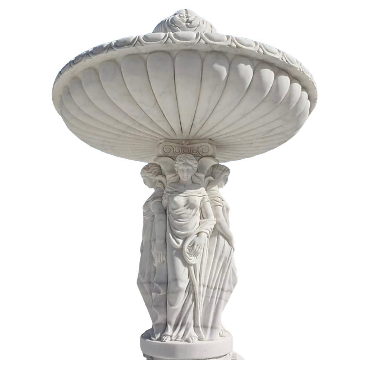Européen Fontaine en marbre sculpté Figurative Estate Fountain en vente