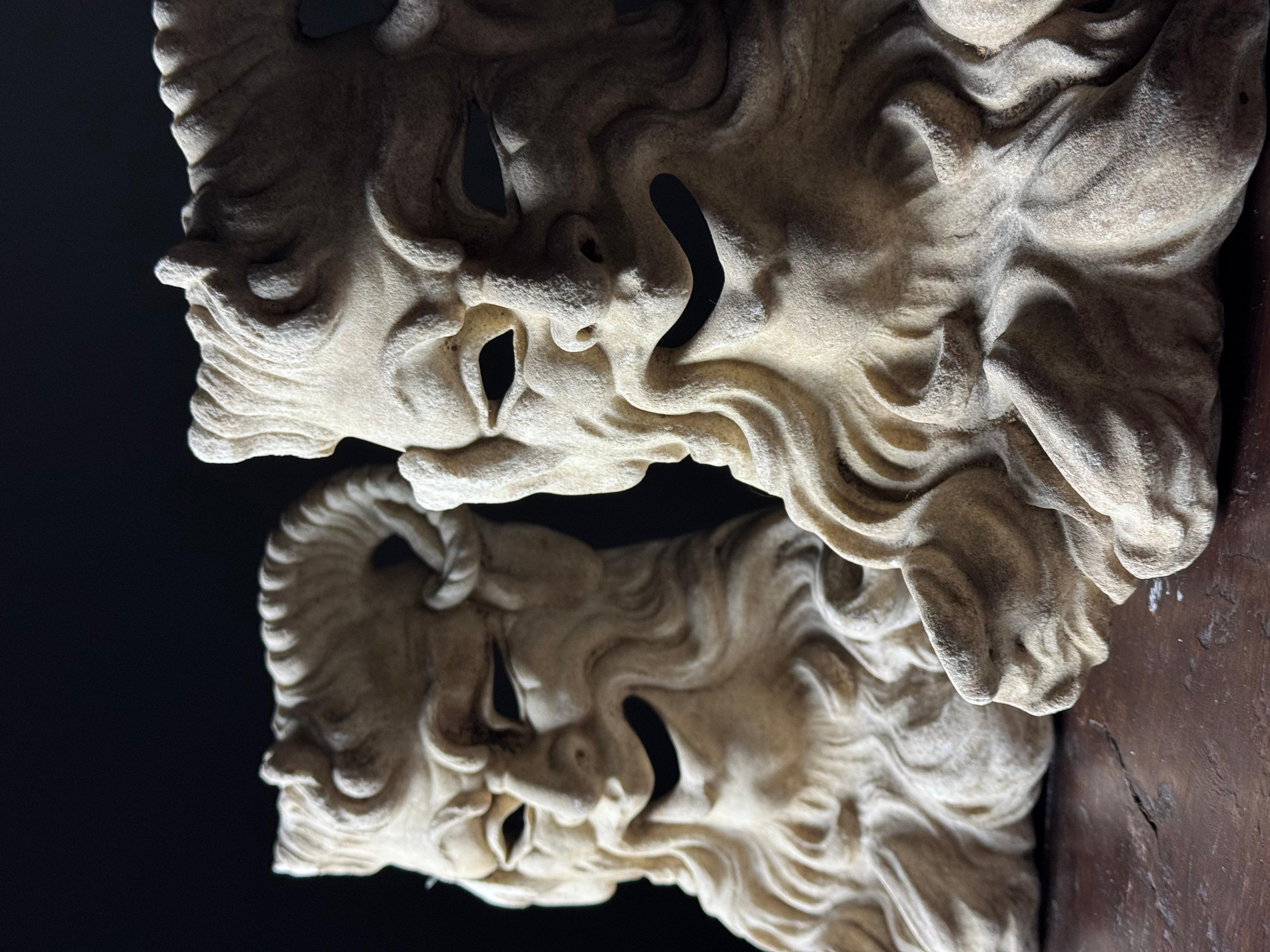 Maschere italiane in marmo scolpite a mano di Satyr (set di 2) In condizioni buone in vendita a MILL, NL