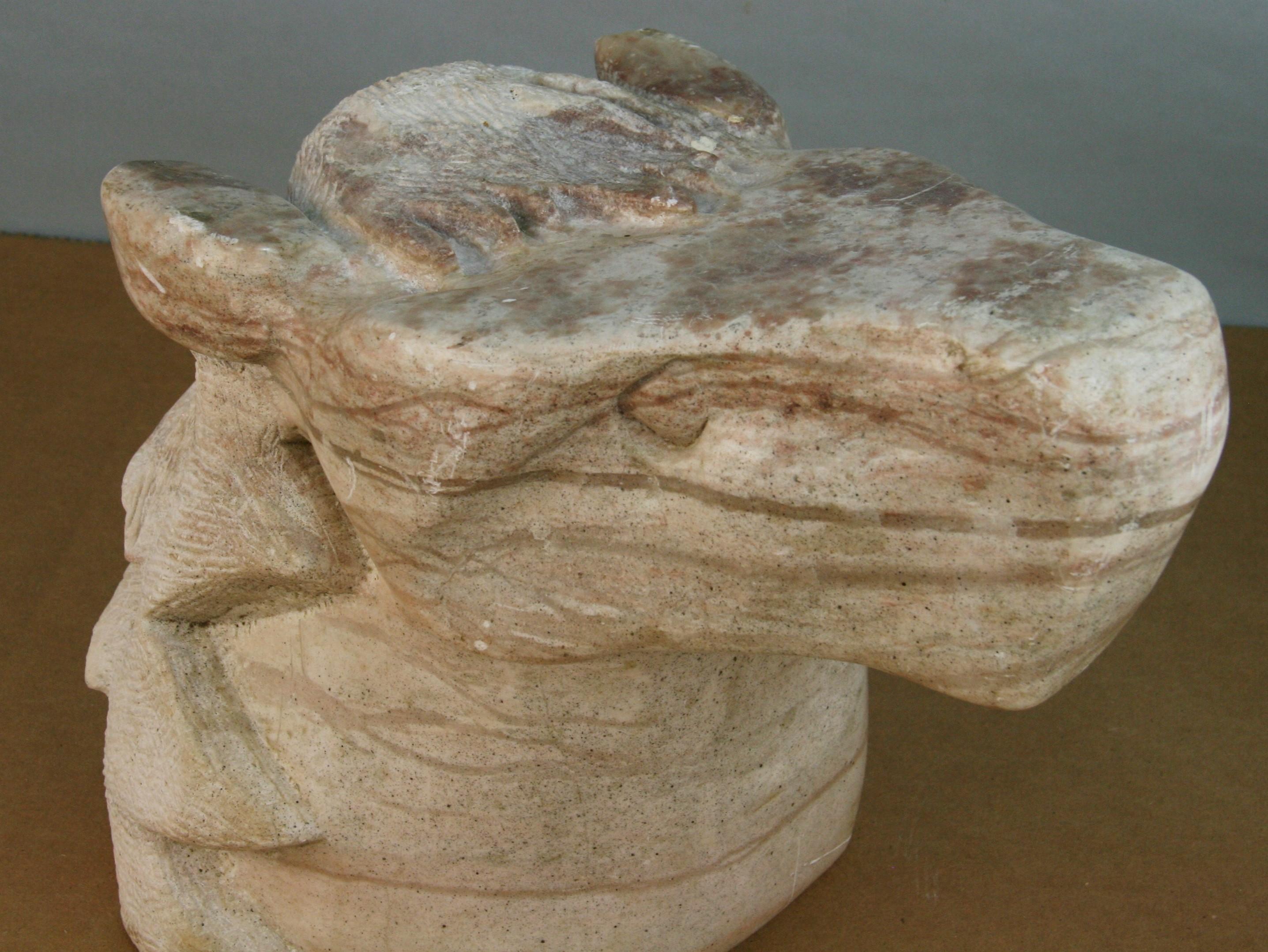 Sculpté à la main Sculpture de jardin Lionne en marbre sculptée à la main en vente
