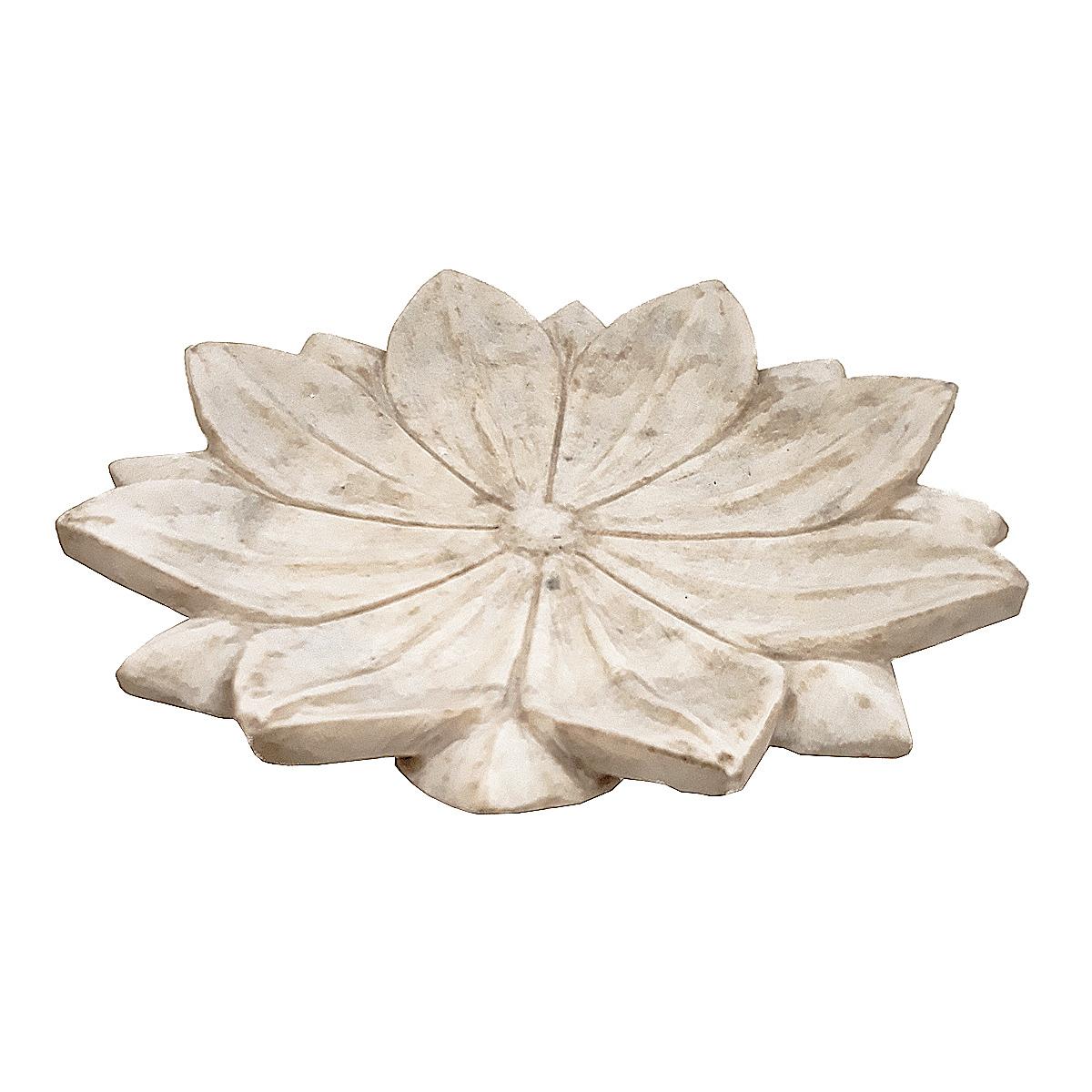 A small marble plate, bowl or vide-poche, hand-carved in India, mid-20th Century.
Shaped as a traditional Lotus flower, Its natural, unpolished finish gives it an attractive rustic appearance. 
Four pieces available. No two are exactly alike due to