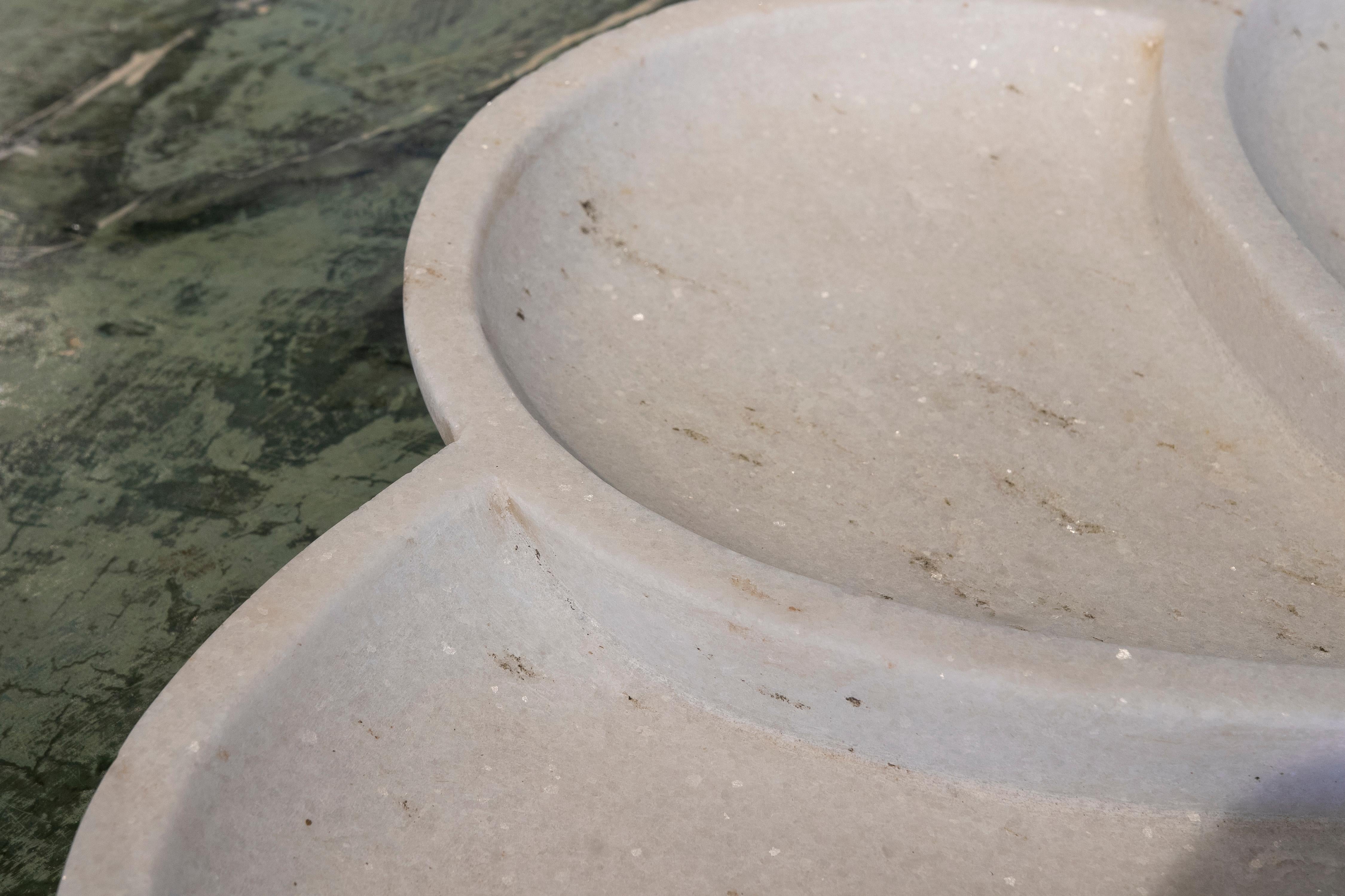 Assiette en marbre sculptée à la main aux formes arrondies en vente 7