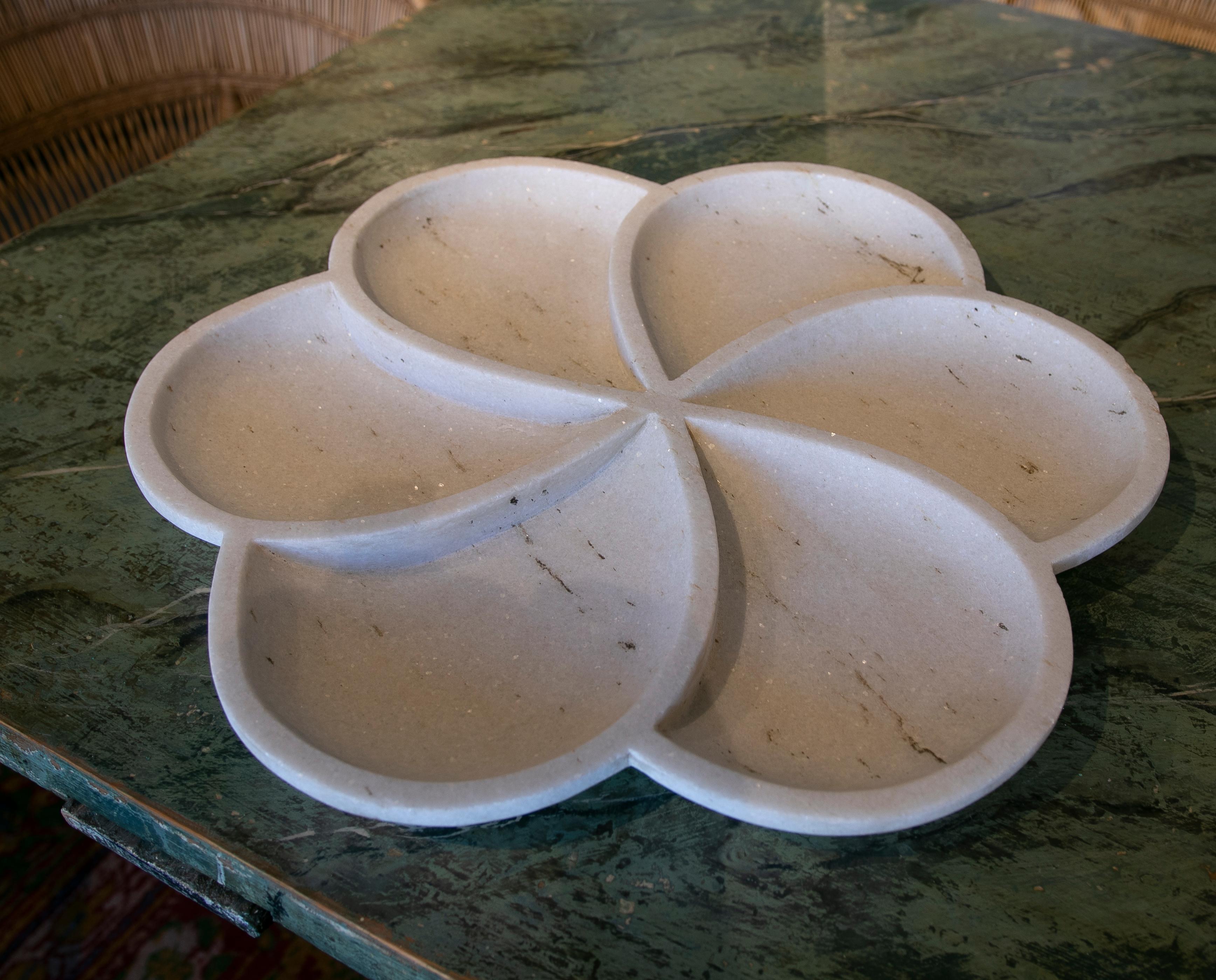 Hand-Carved Marble Plate with Rounded Forms In Good Condition For Sale In Marbella, ES