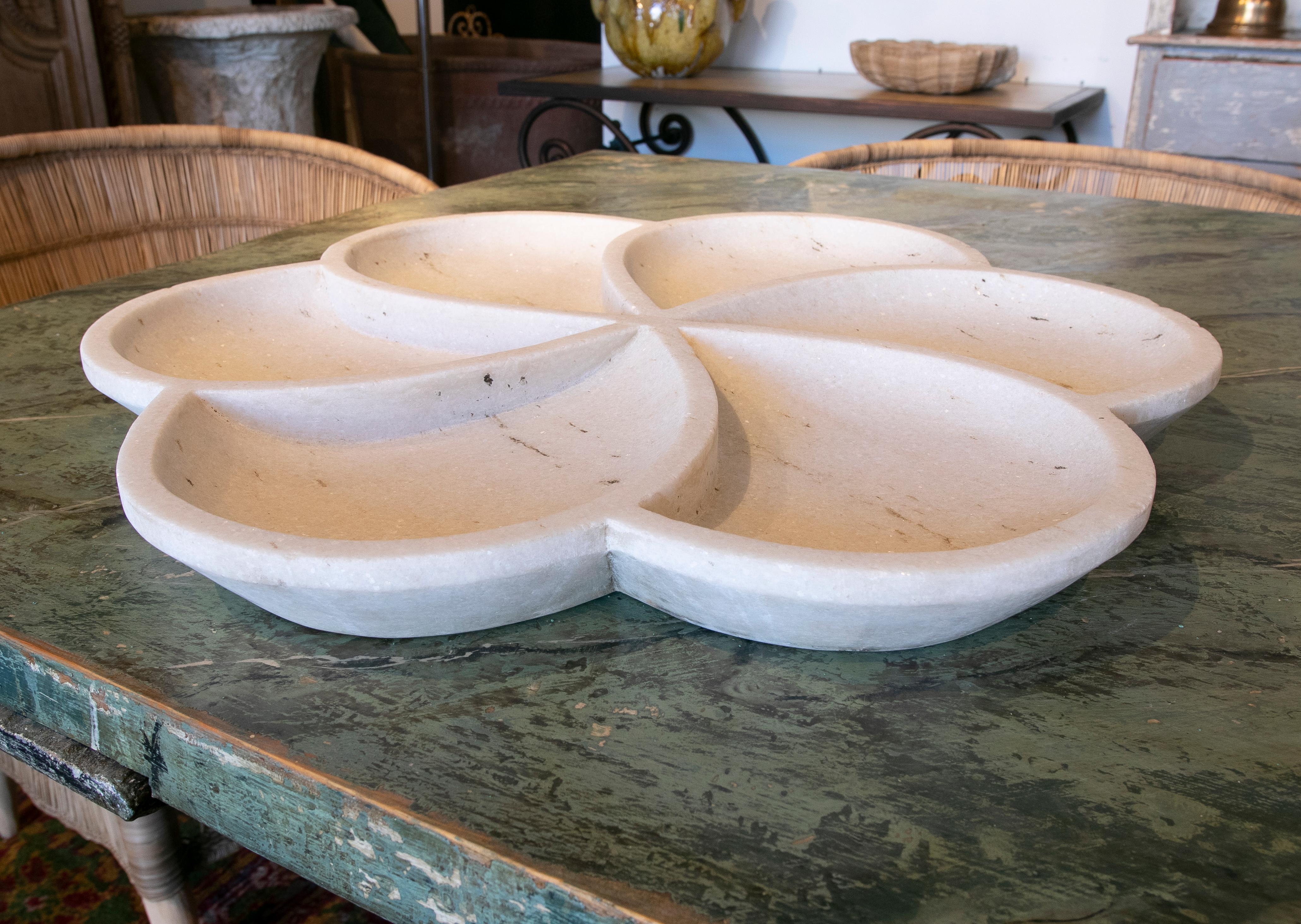 Hand-Carved Marble Plate with Rounded Forms For Sale 3