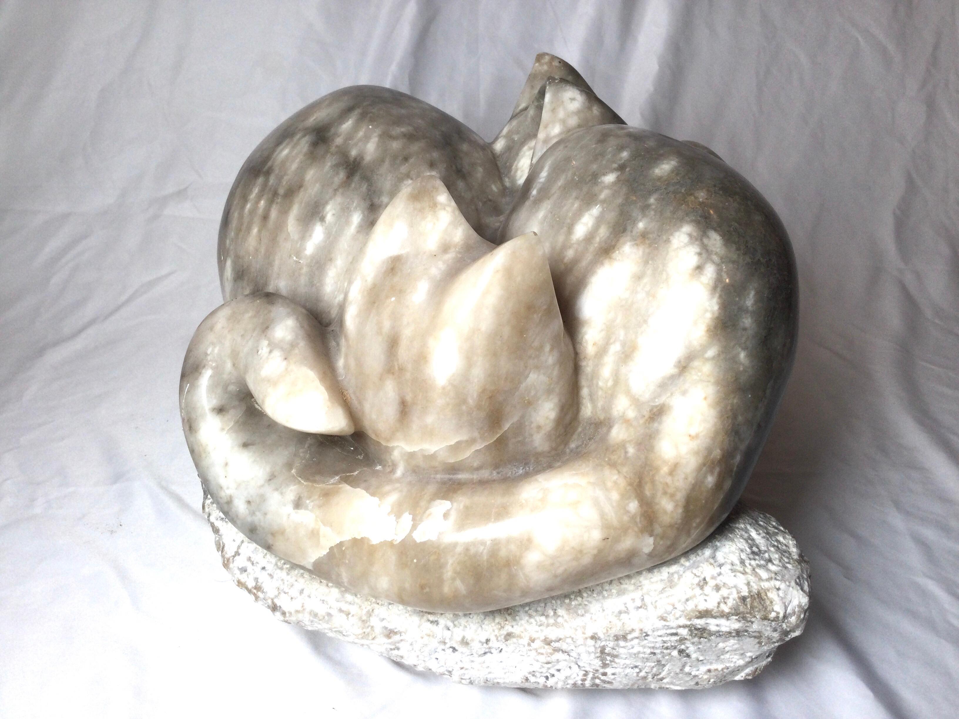 Handgeschnitzte Marmorskulptur von Yin und Yang Katzen Signiert A. Fields (Ende des 20. Jahrhunderts)