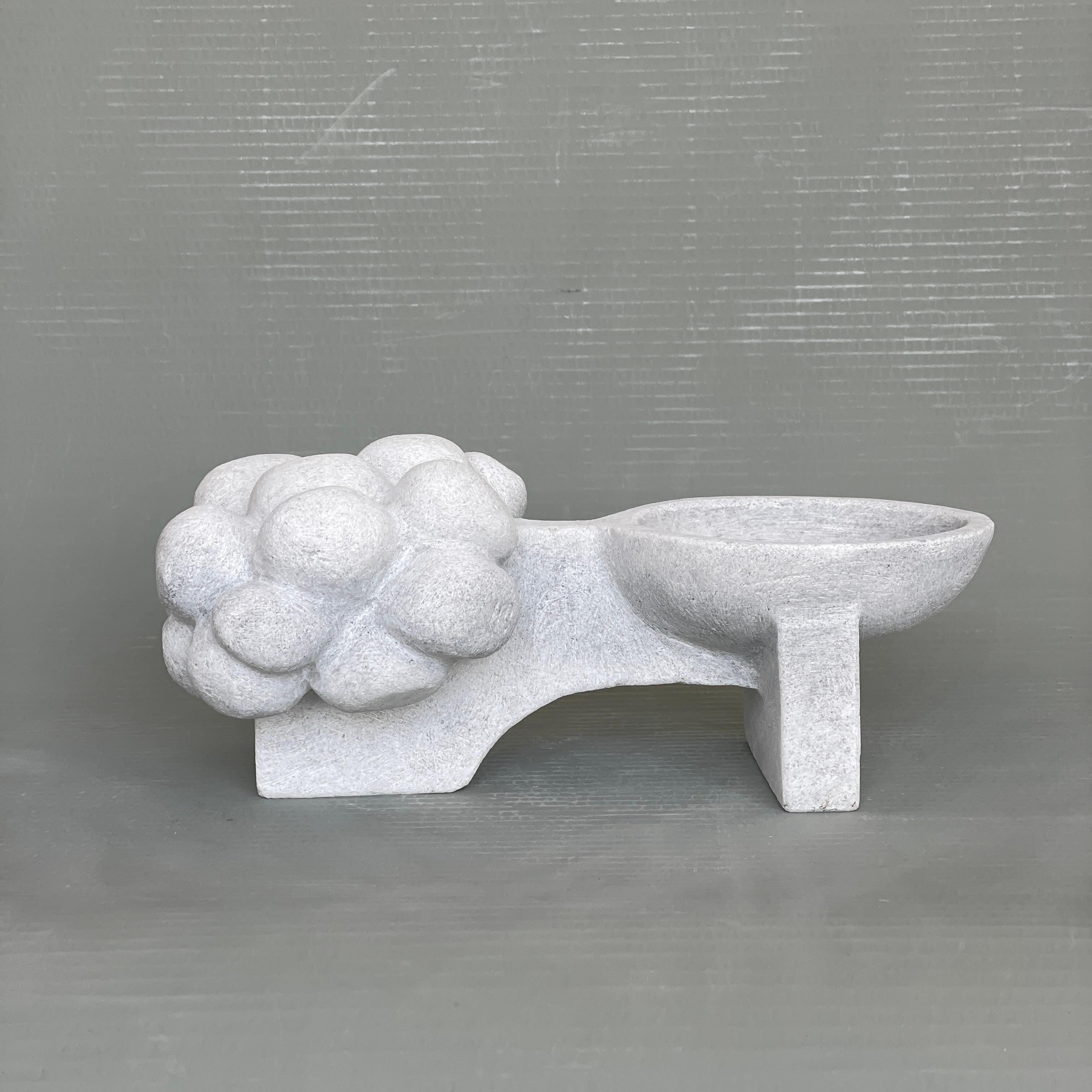 Vaso in marmo scolpito a mano da Tom von Kaenel
Dimensioni: D. A. 14 x L. 15 x H. 13 cm
Materiali: Marmo

Tom von Kaenel, scultore e pittore, è nato in Svizzera nel 1961. Già nella sua prima infanzia si è dedicato profondamente all'arte. Il suo