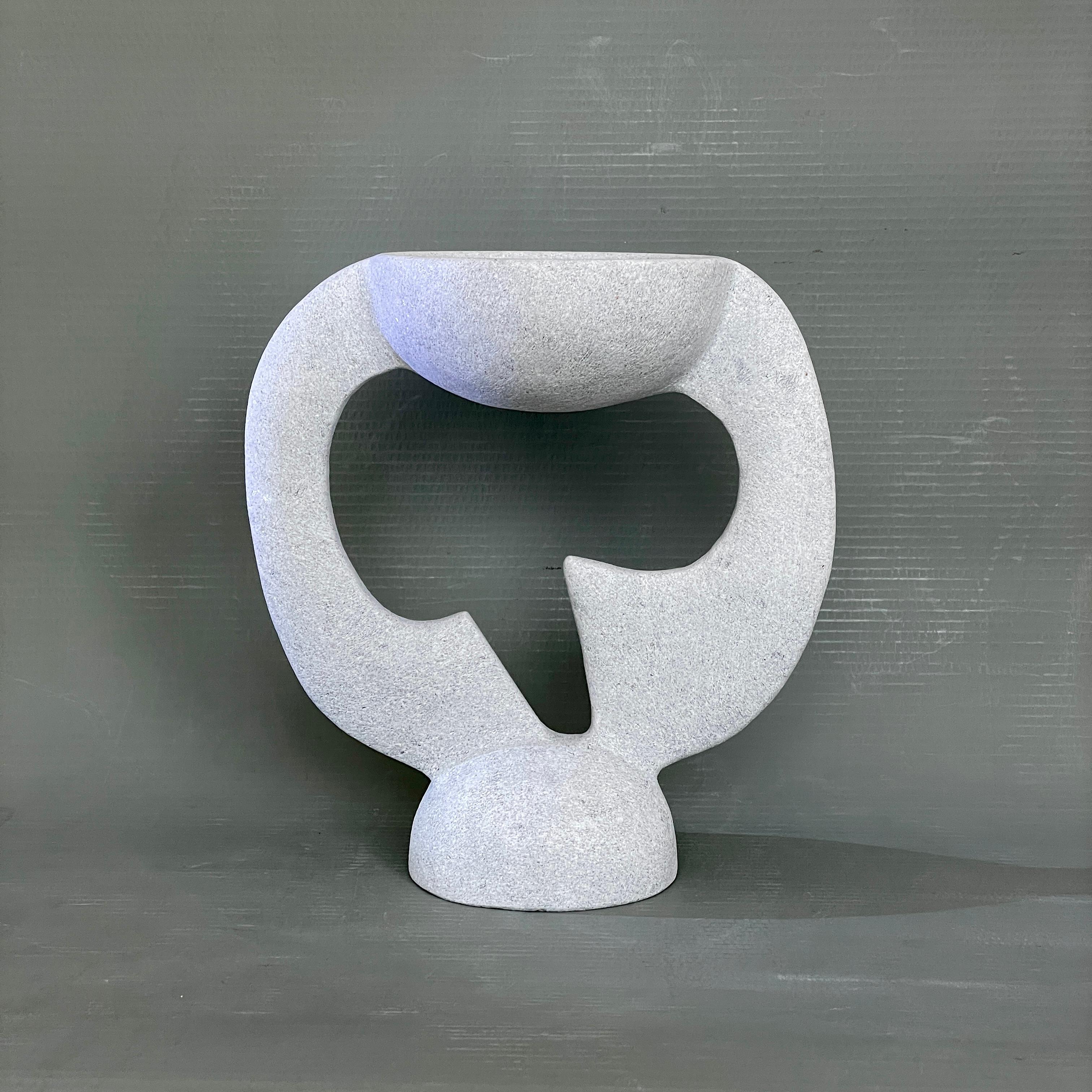 Postmoderne Vase en marbre sculpté à la main par Tom Von Kaenel en vente