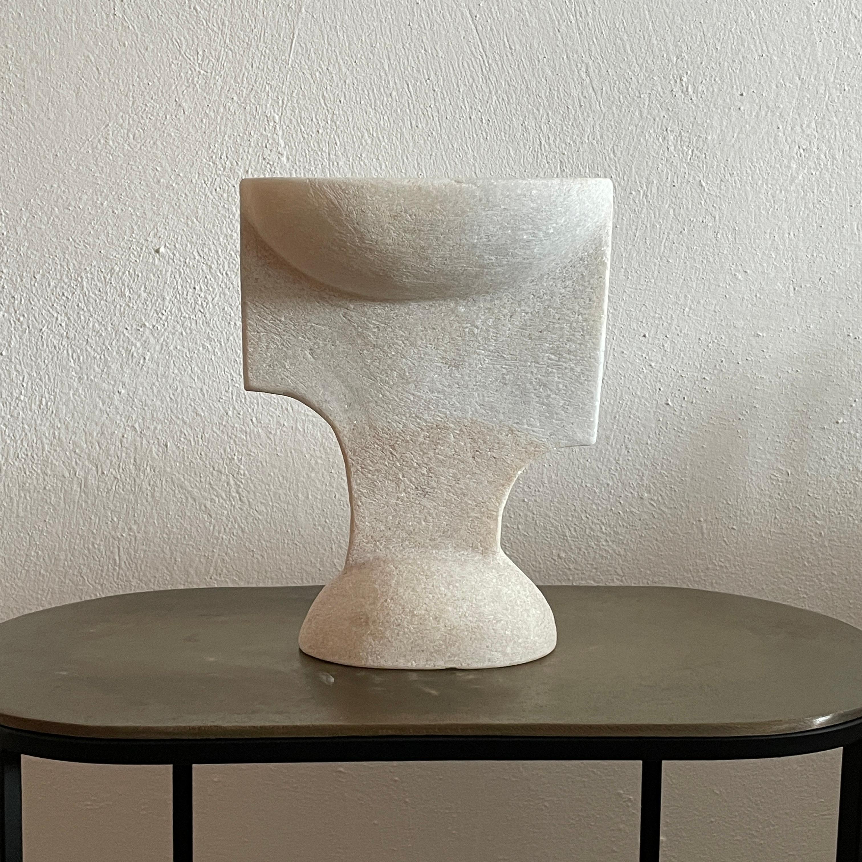 Hand Carved Marble Vessel by Tom Von Kaenel In New Condition In Geneve, CH