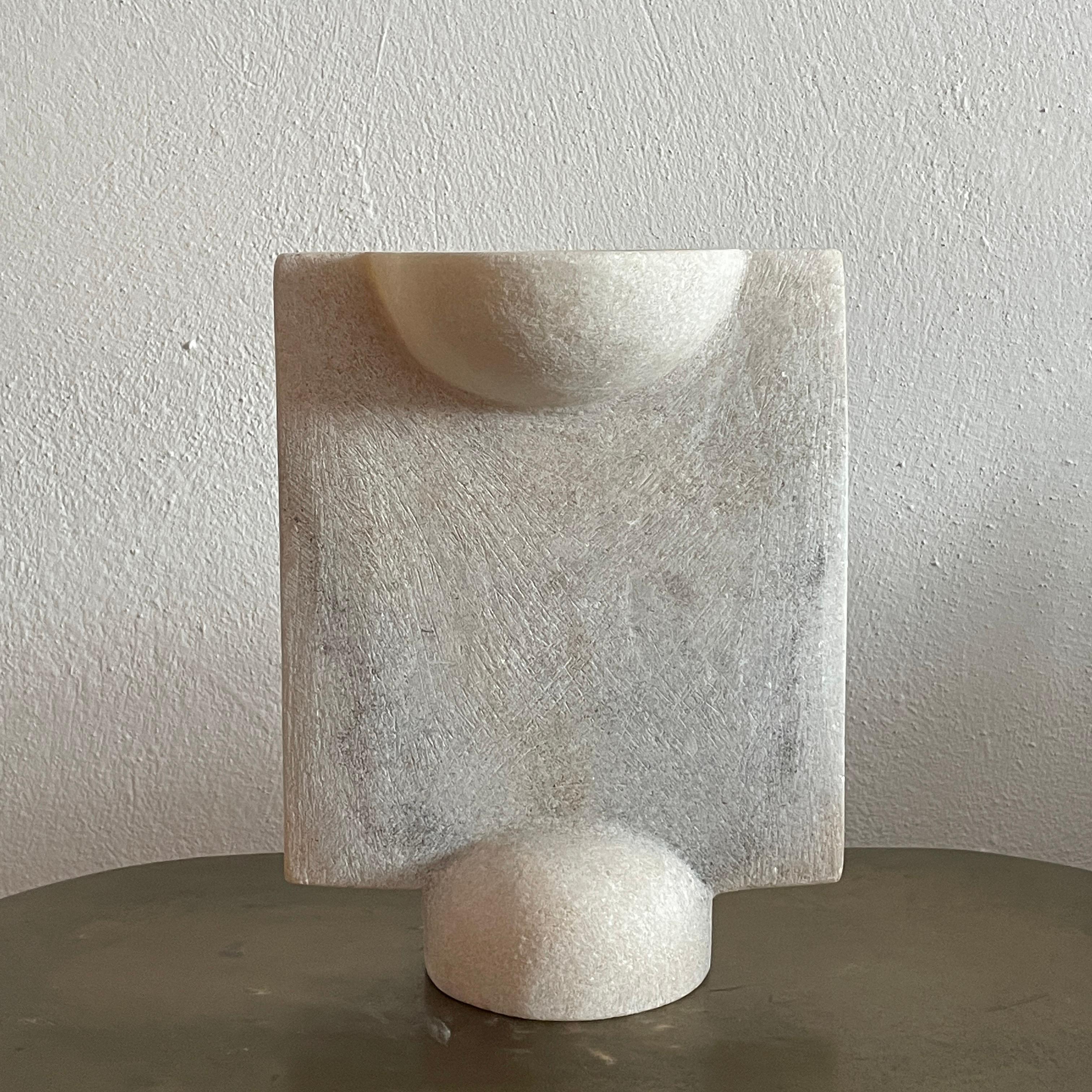 Hand Carved Marble Vessel by Tom Von Kaenel In New Condition For Sale In Geneve, CH
