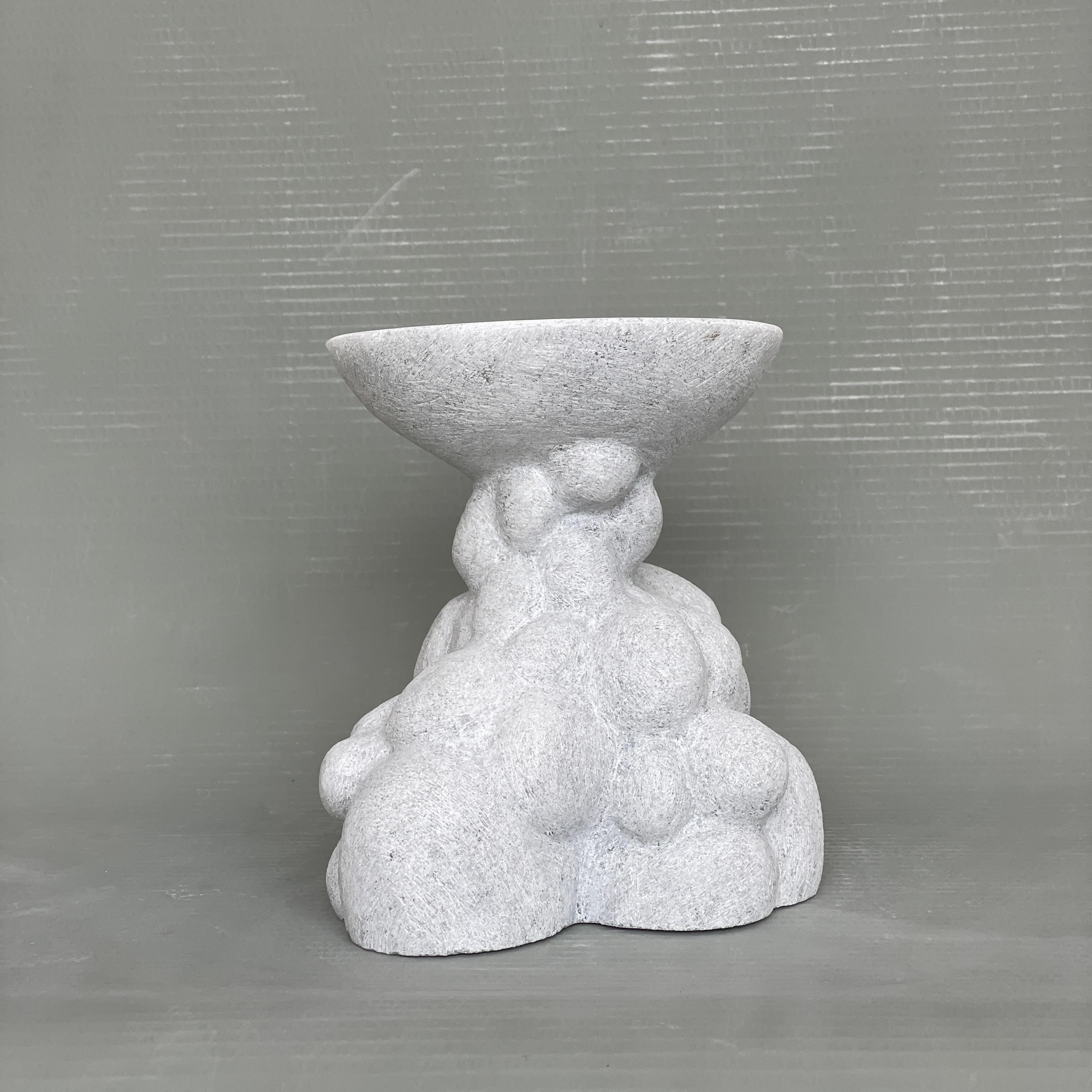 Vase en marbre sculpté à la main par Tom Von Kaenel en vente 2