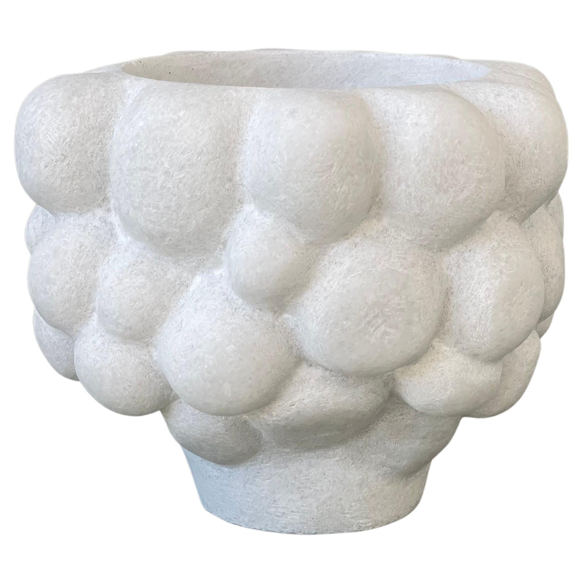 Vase en marbre sculpté à la main par Tom Von Kaenel