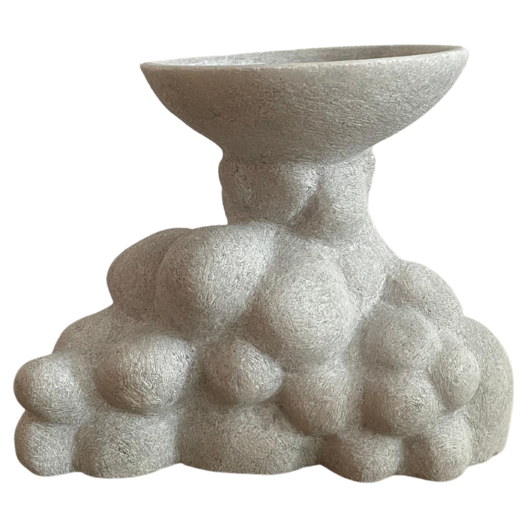 Vase en marbre sculpté à la main par Tom Von Kaenel en vente
