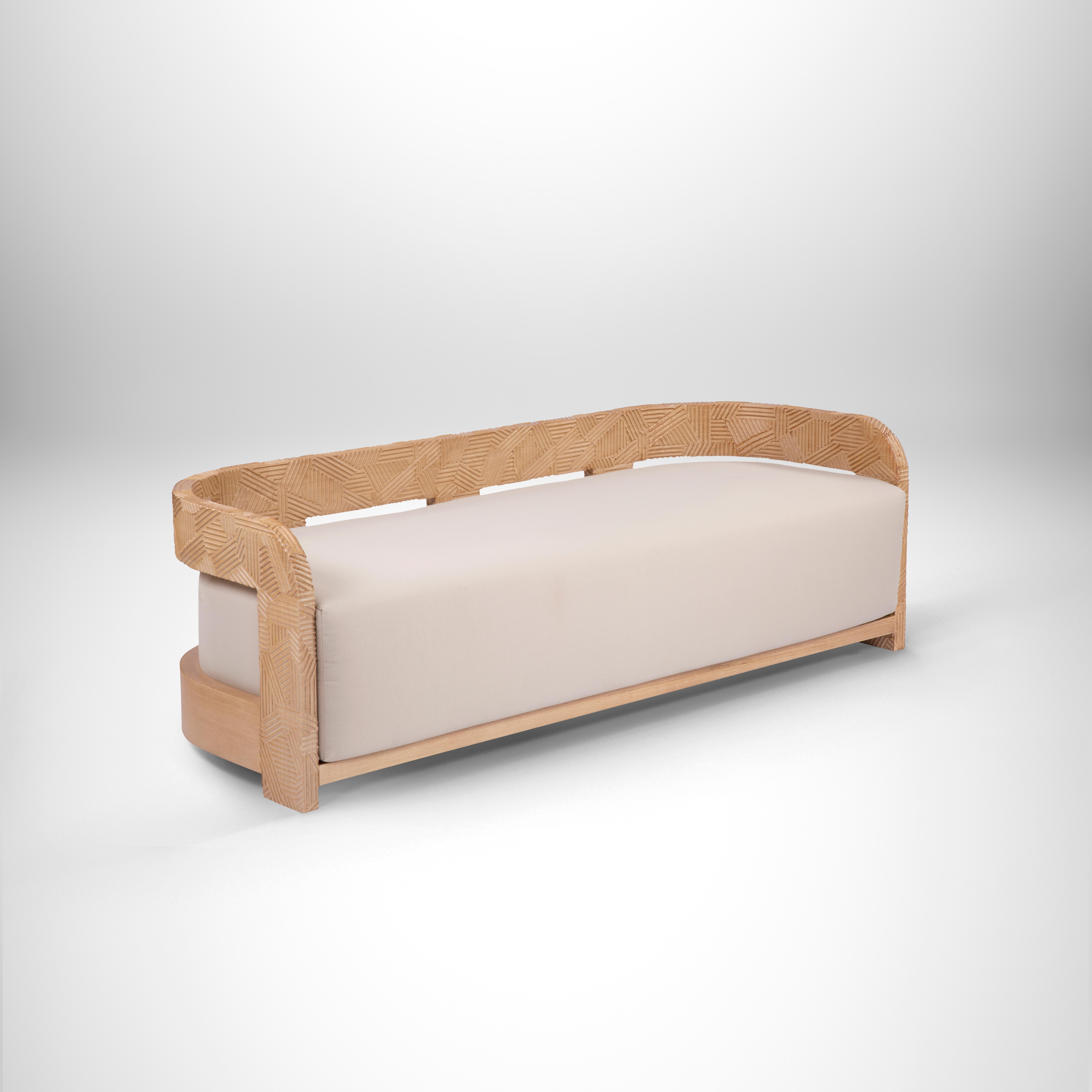 Handgeschnitztes massives OAK Outdoor-Sofa mit abgerundeten Armlehnen und überdimensionalem Kissen (Polster) im Angebot