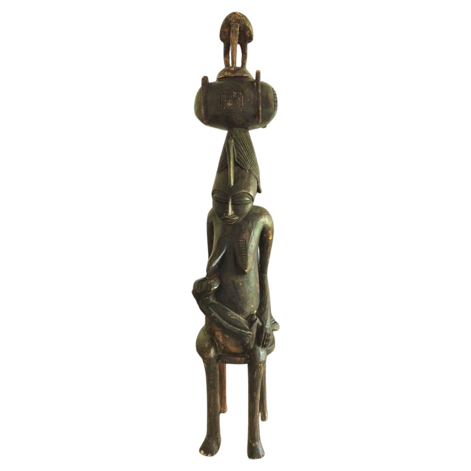 Hand carved maternity statue by the Bamana people of Mali, 1900th For Sale