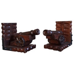 Sujetalibros de Madera sobre Ruedas de Estilo Medieval Tallado a Mano y en Excelente Estado