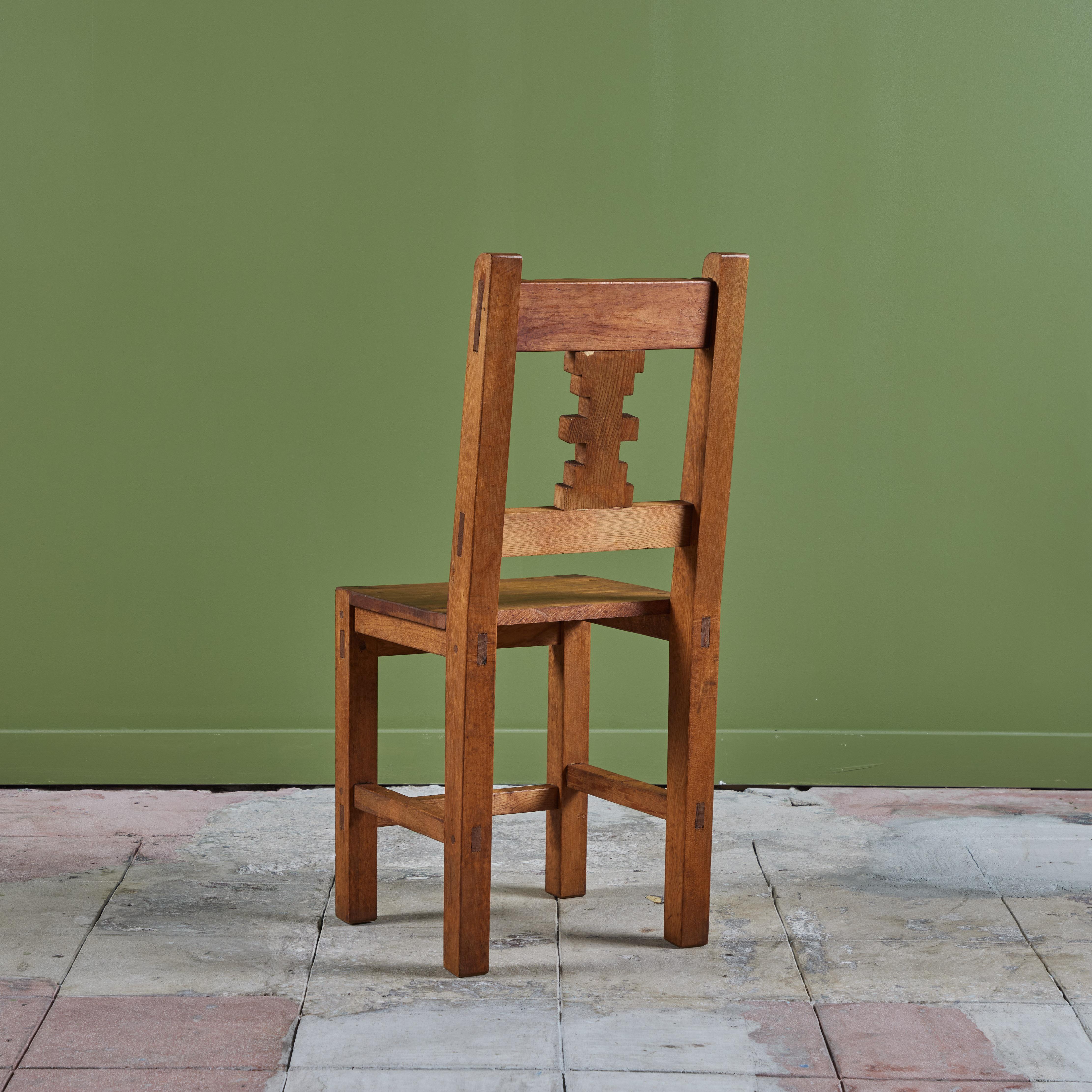 20ième siècle Chaise de salle à manger latérale moderne mexicaine sculptée à la main en vente