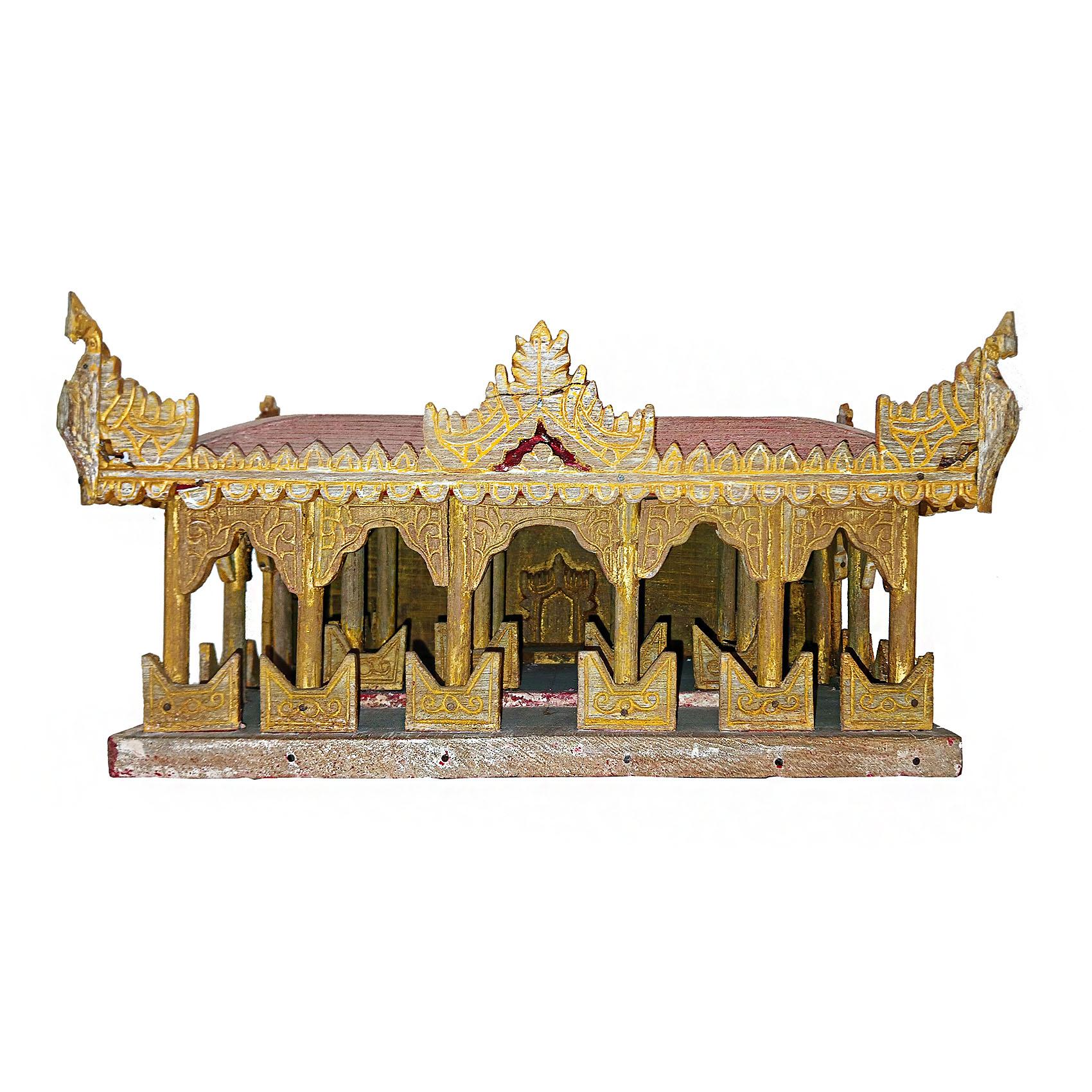 Modello di tempio in miniatura intagliato a mano, inizio XX secolo in vendita 3