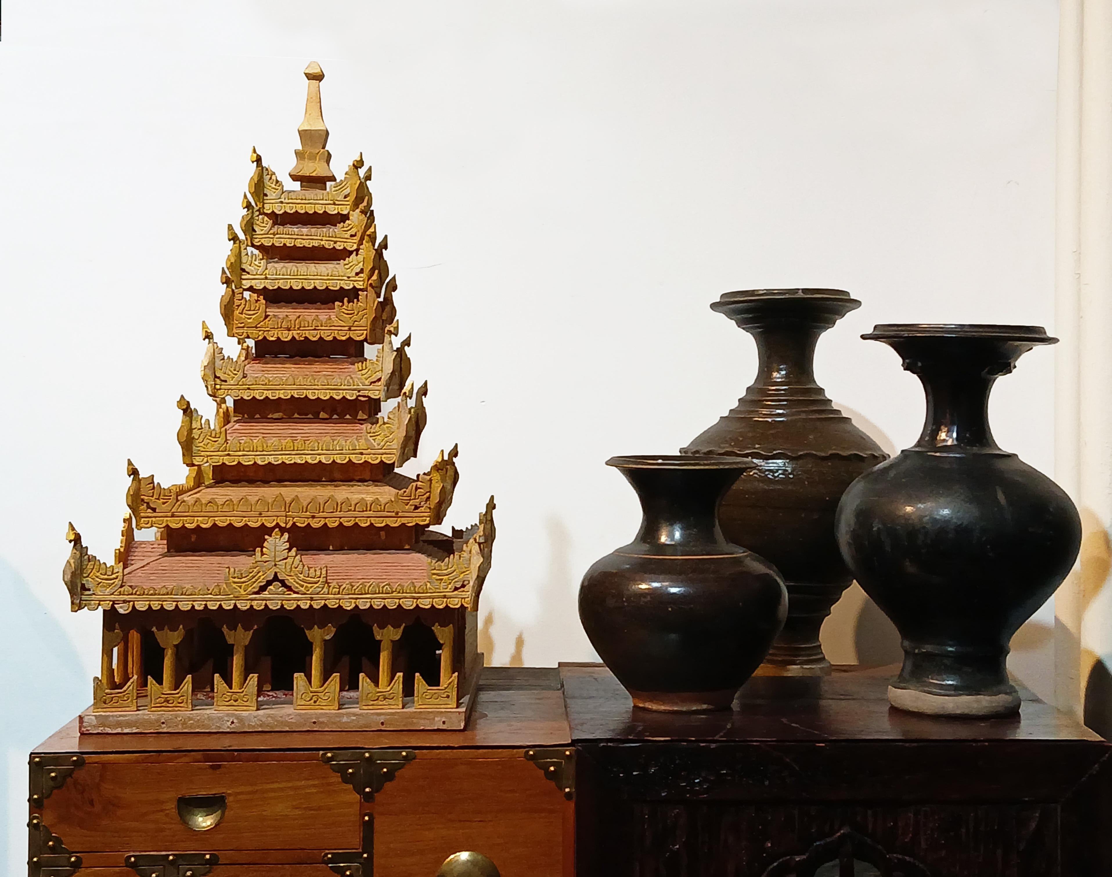 Modello di tempio in miniatura intagliato a mano, inizio XX secolo in vendita 10