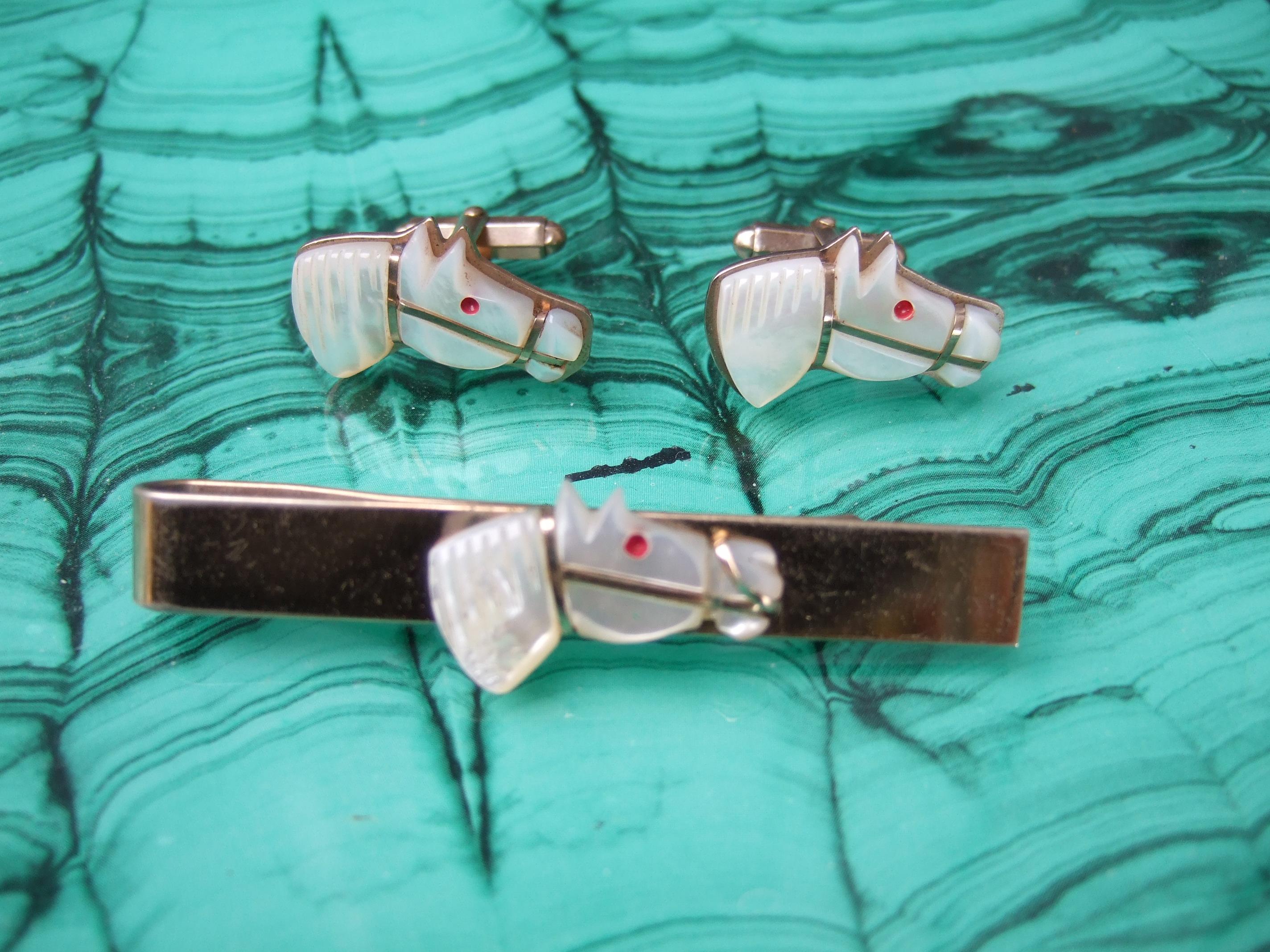 Hand Carved Mother of Pearl Equine Cufflinks & Tie Bar Set c 1950s For Sale 1