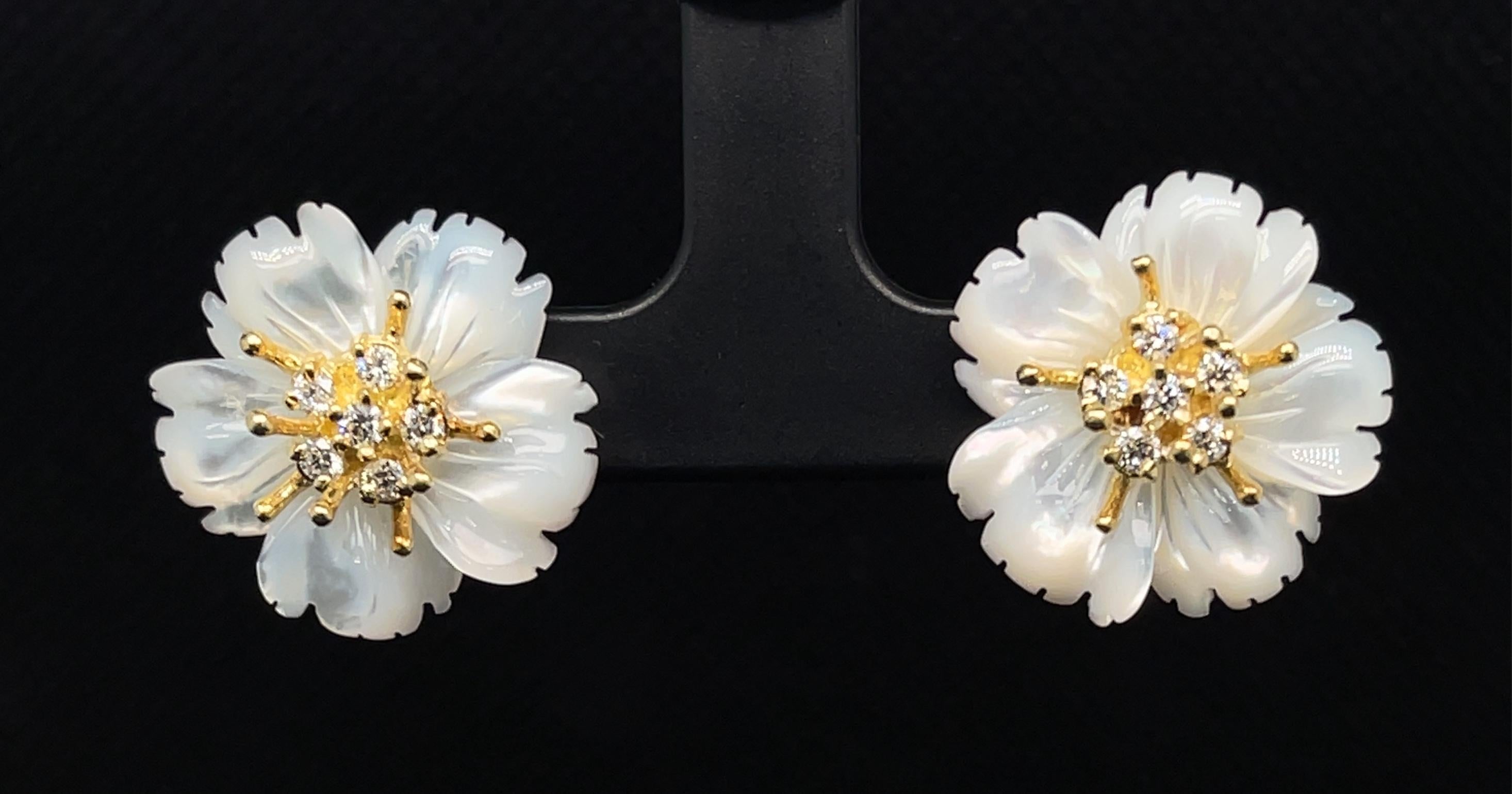 These finely hand-carved mother-of-pearl earring jackets will add elegant and eye-catching style to your jewelry wardrobe! The 3-dimensional flowers were intricately carved from mother-of-pearl and look stunning paired with our 18 yellow gold post