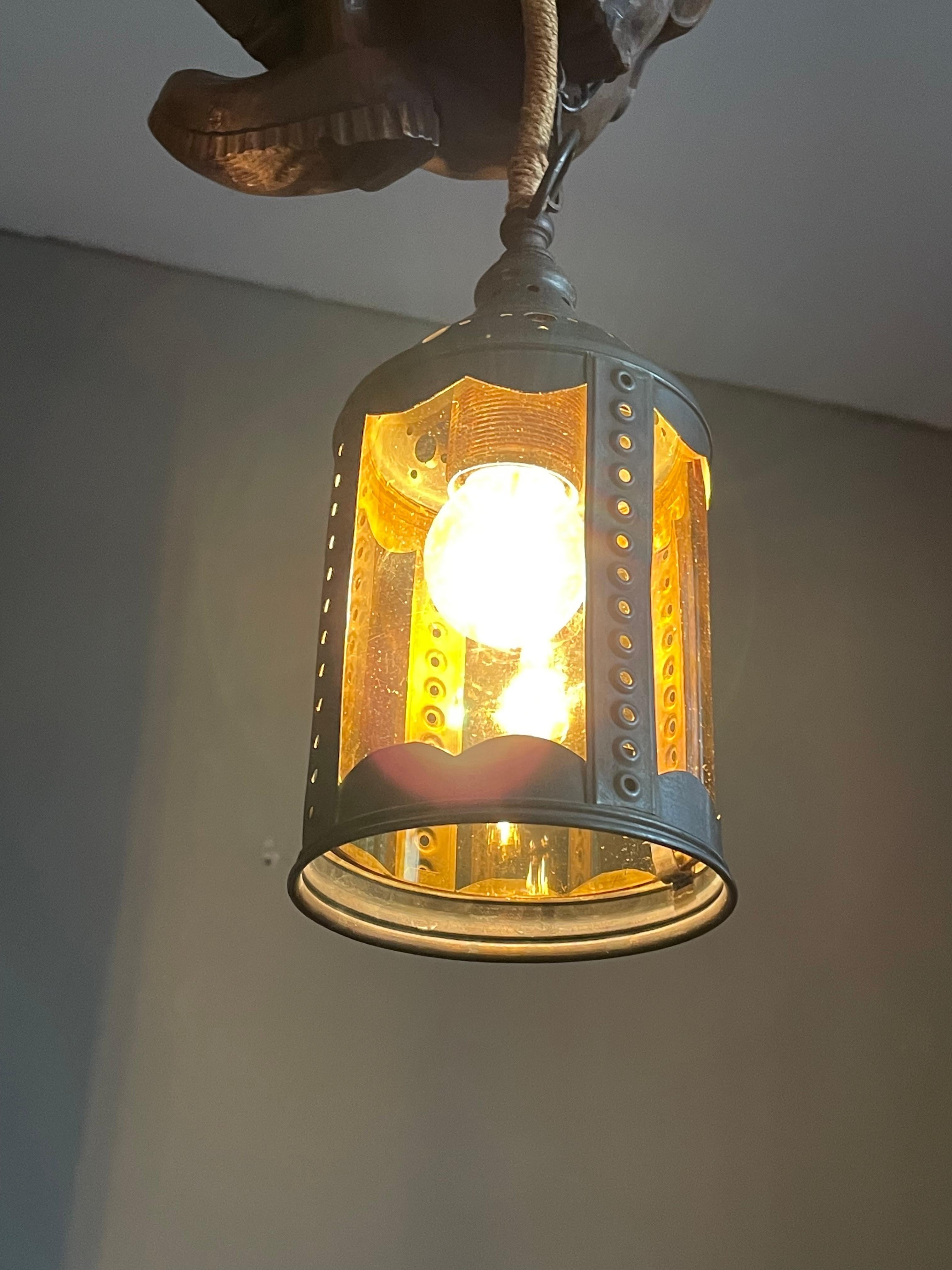 Hand Carved Mountaineer Sculpture Pendant Light w. Brass Arts & Crafts Lantern In Excellent Condition For Sale In Lisse, NL