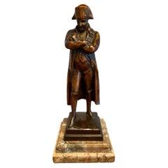 Napoleón Bonaparte tallado a mano en madera de nogal
