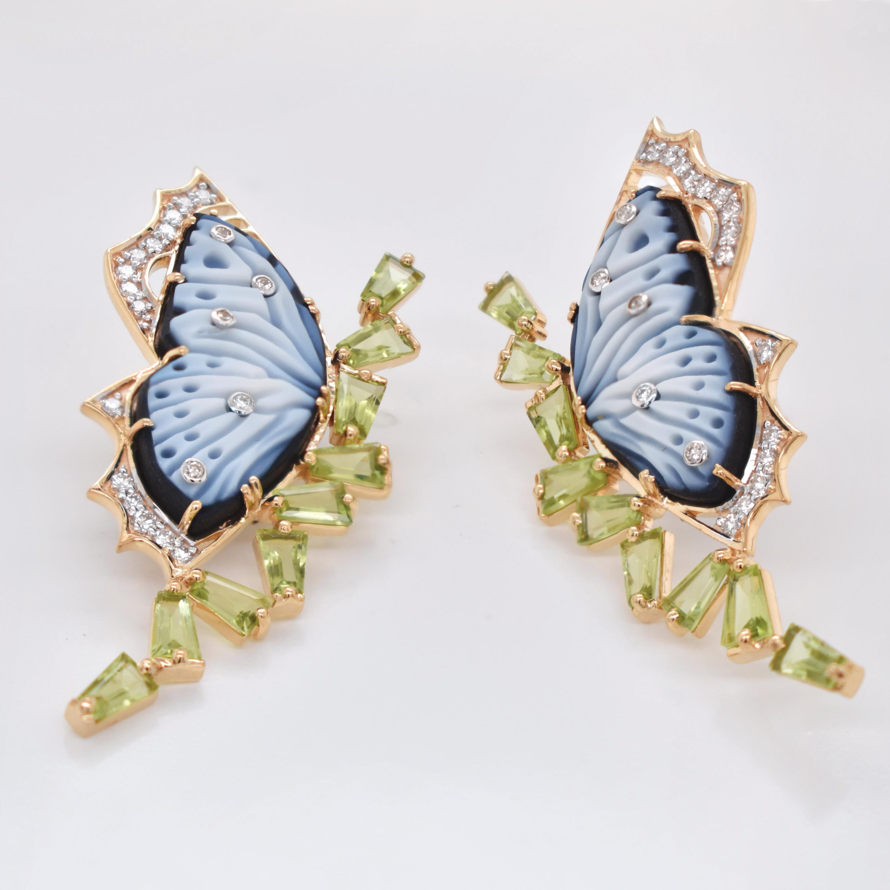 Boucles d'oreilles pendantes en or avec peridot, papillon en agate naturelle sculptée à la main Neuf - En vente à Jaipur, Rajasthan