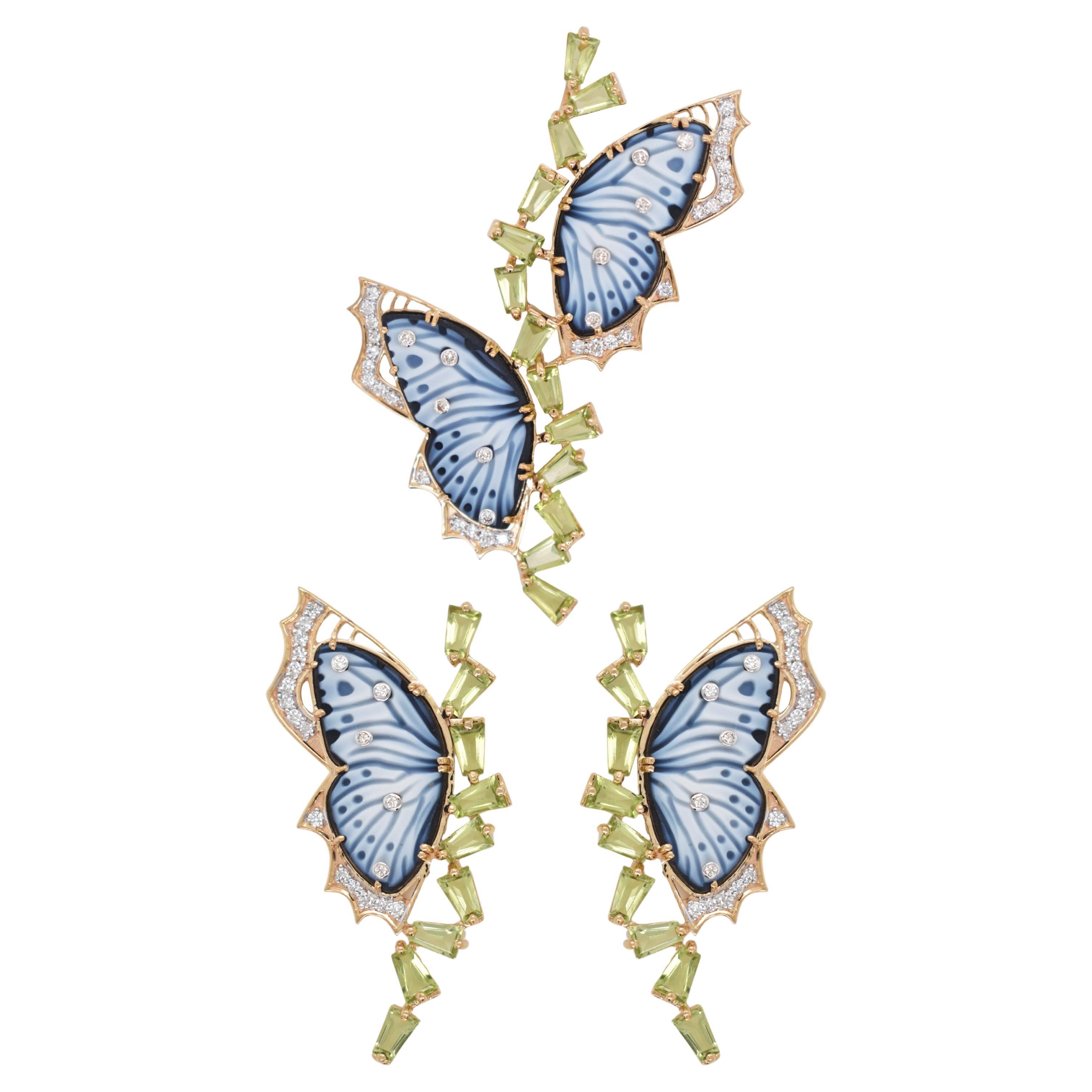 Agata naturale scolpita a mano, farfalla, peridoto, diamante, orecchini d
oro.