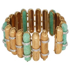 Bracciale in giada naturale intagliata a mano, diamanti e oro 18 carati, 1950 circa