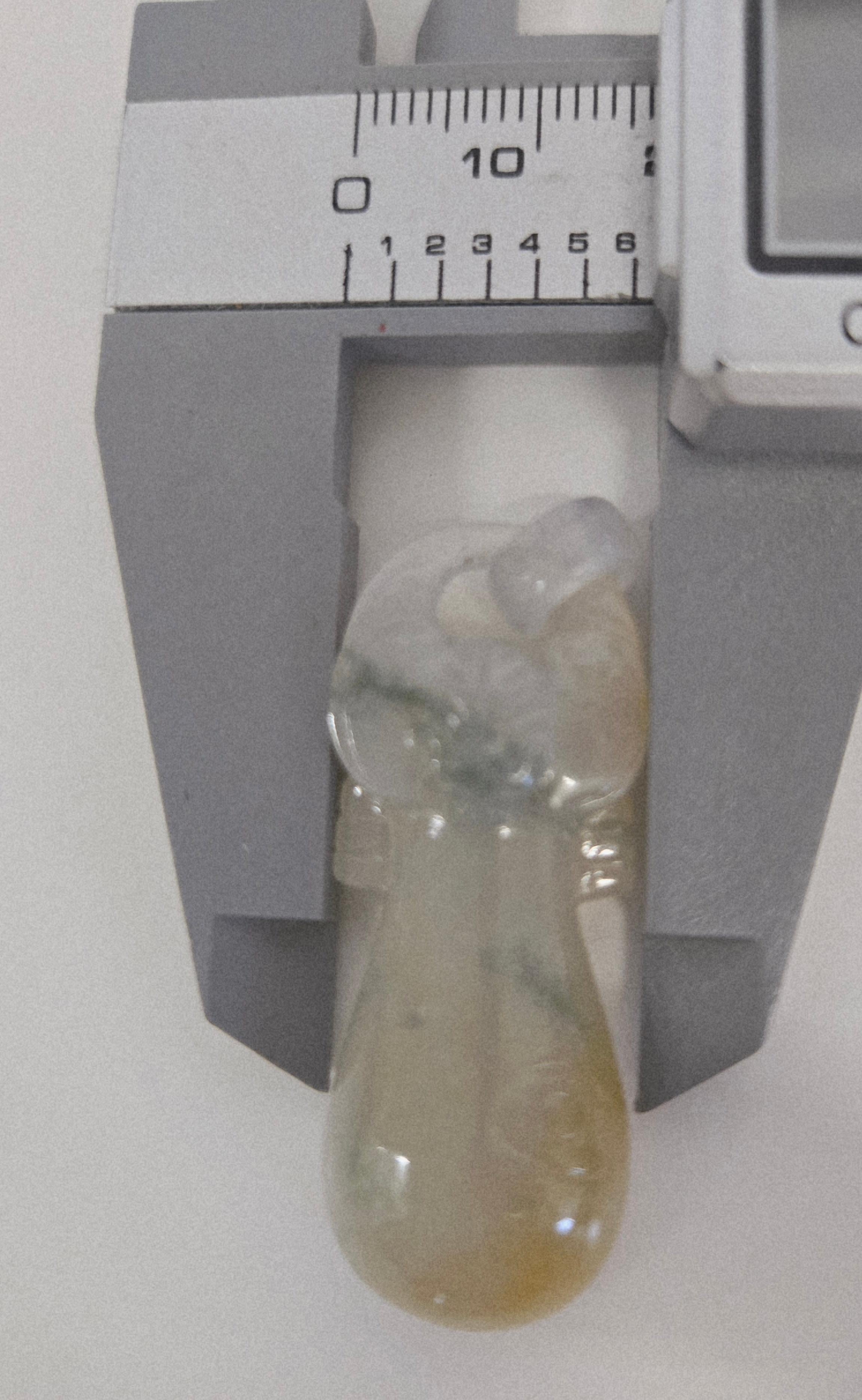 Ciondolo Pipa Ruyi di giada naturale intagliato a mano in vendita 5